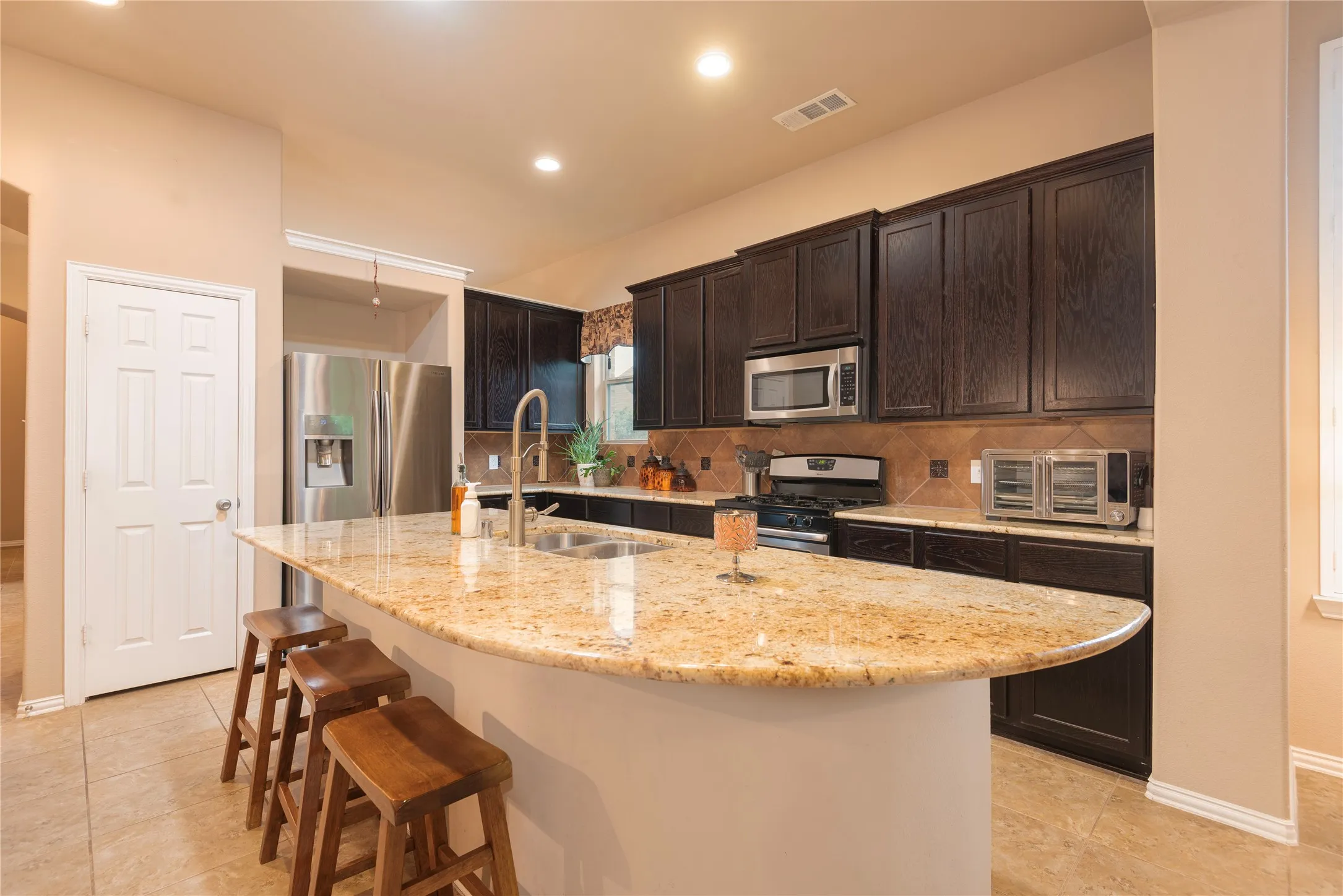 Single Family Residence For Sale in Collin County , 5320 Grovewood Drive, Mc Kinney, Texas 75071, 5 Bedroom, 3 Bathroom, 2 Garage spaces, 2,963 Sqft, built in 2012, mls#21256480, Real Estate Agent in Mc Kinney, Homes For Sale in Collin county, Homes For Sale in Mc Kinney, Realtor in Mc Kinney Texas, Real Estate Brokerage Independent Realty Texas, Luminita Cordes Realtor