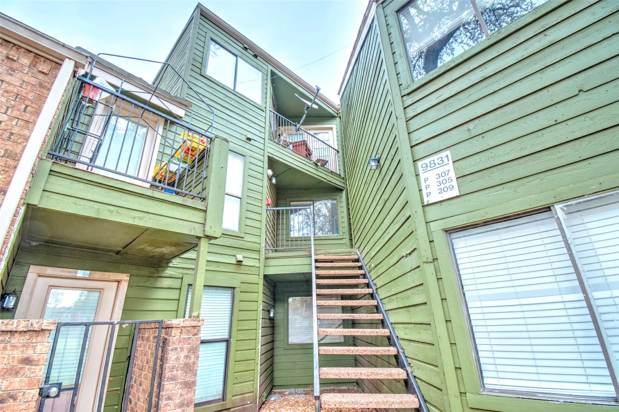 Condominium For Rent in Dallas County , 9831 Walnut Street 209, Dallas, Texas 75243, 2 Bedrooms, 2 Bathrooms, Garage spaces, 1,031 Sqft, built in 1983, Preowned, Price $1,600, mls#21257202, Real Estate Agent in Dallas, Homes For Rent in Dallas county, Homes For Rent in Dallas, Realtor in Dallas Texas, Real Estate Brokerage Independent Realty Texas, Luminita Cordes Realtor
