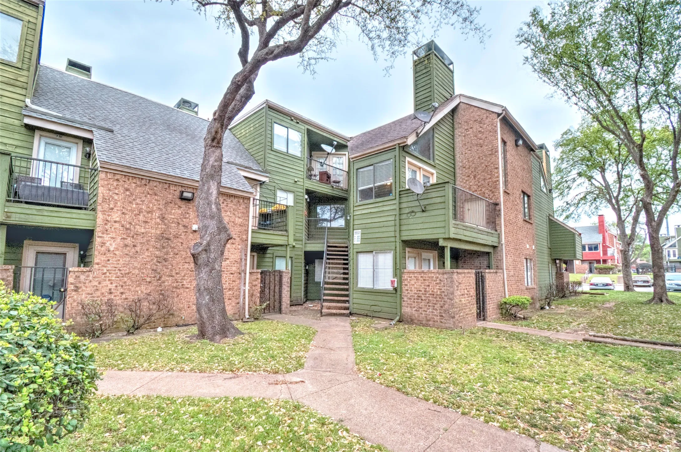 Condominium For Rent in Dallas County , 9831 Walnut Street 209, Dallas, Texas 75243, 2 Bedrooms, 2 Bathrooms, Garage spaces, 1,031 Sqft, built in 1983, Preowned, Price $1,600, mls#21257202, Real Estate Agent in Dallas, Homes For Rent in Dallas county, Homes For Rent in Dallas, Realtor in Dallas Texas, Real Estate Brokerage Independent Realty Texas, Luminita Cordes Realtor