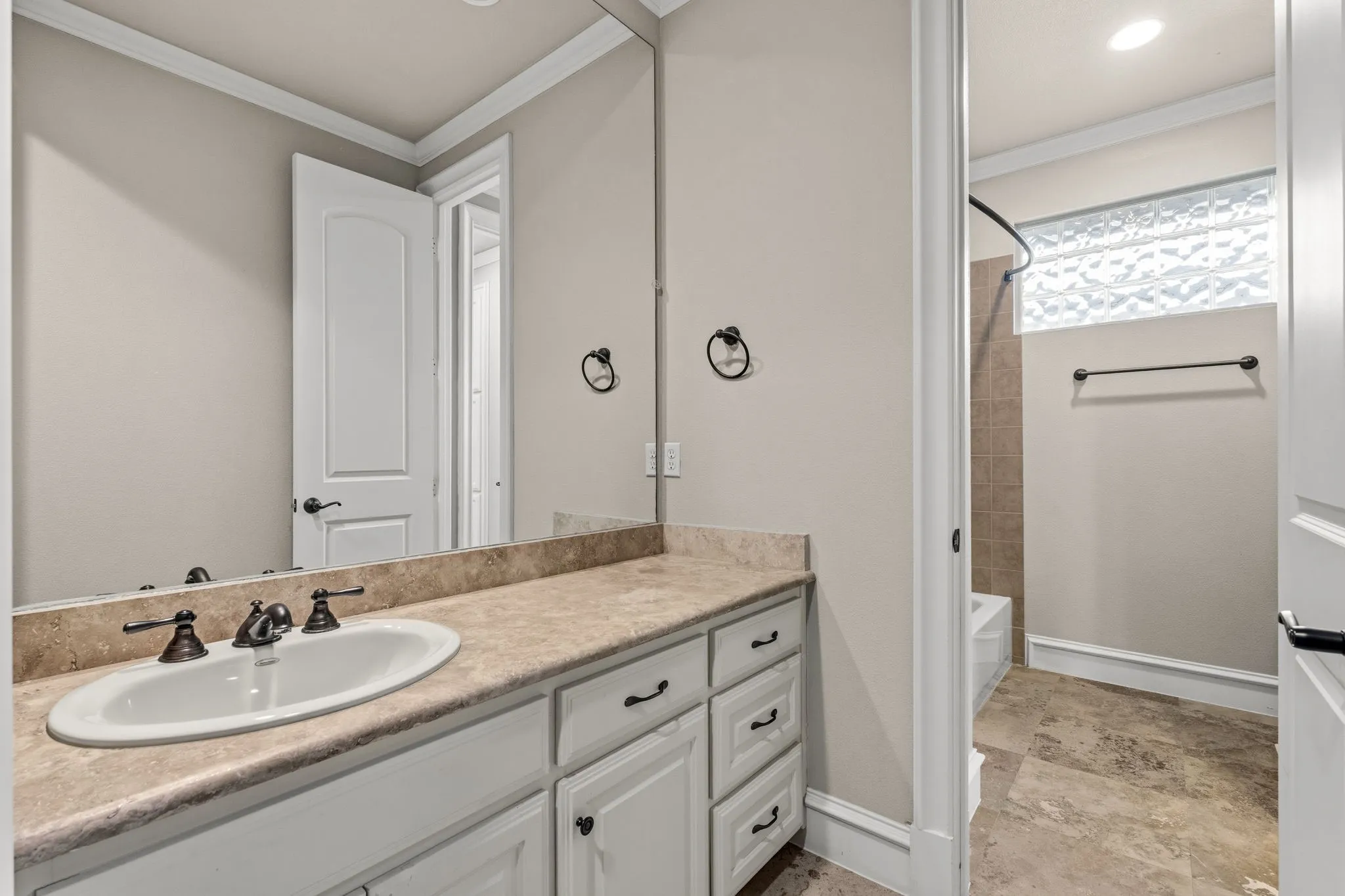 Single Family Residence For Sale in Denton County , 4049 Castle Bank Lane, Frisco, Texas 75033, 5 Bedroom, 5 Bathroom, 3 Garage spaces, 4,999 Sqft, built in 2006, mls#21251315, Real Estate Agent in Frisco, Homes For Sale in Denton county, Homes For Sale in Frisco, Realtor in Frisco Texas, Real Estate Brokerage Independent Realty Texas, Luminita Cordes Realtor