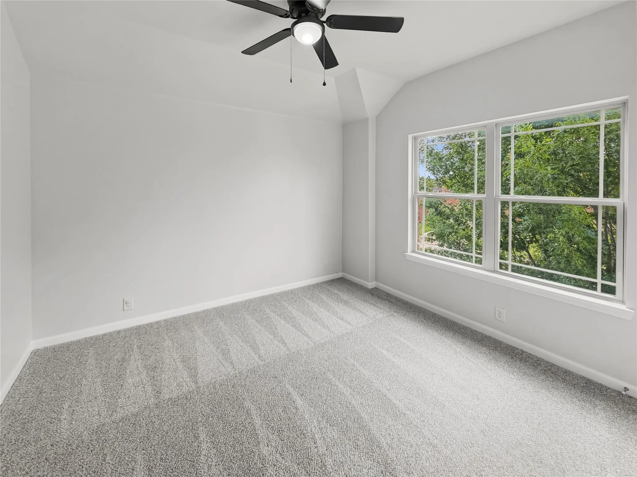 Single Family Residence For Sale in Tarrant County , 4272 Summersweet Lane, Fort Worth, Texas 76036, 5 Bedroom, 4 Bathroom, 2 Garage spaces, 2,961 Sqft, built in 2014, Preowned, mls#21257204, Real Estate Agent in Fort Worth, Homes For Sale in Tarrant county, Homes For Sale in Fort Worth, Realtor in Fort Worth Texas, Real Estate Brokerage Independent Realty Texas, Luminita Cordes Realtor