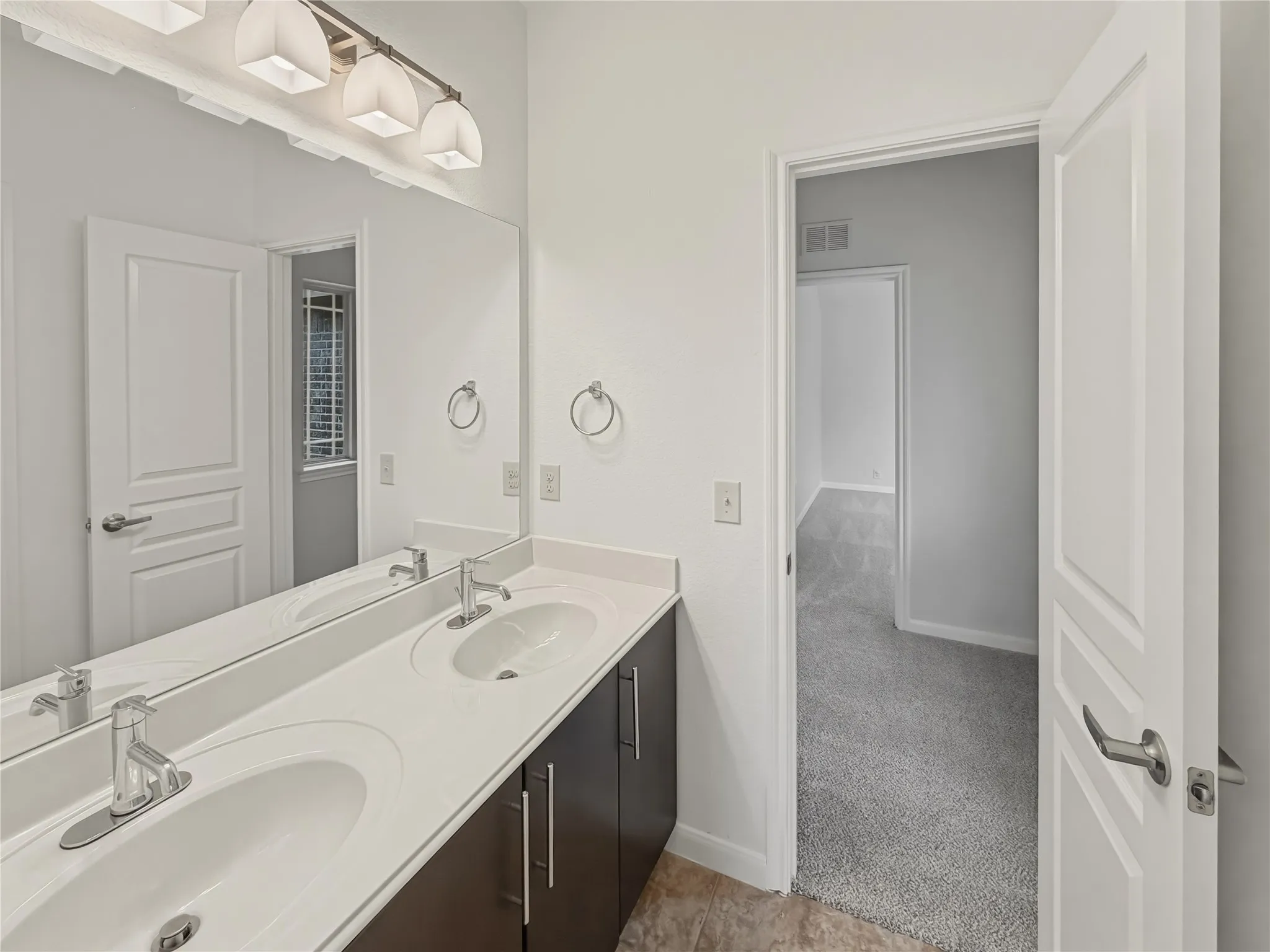 Single Family Residence For Sale in Tarrant County , 4272 Summersweet Lane, Fort Worth, Texas 76036, 5 Bedroom, 4 Bathroom, 2 Garage spaces, 2,961 Sqft, built in 2014, Preowned, mls#21257204, Real Estate Agent in Fort Worth, Homes For Sale in Tarrant county, Homes For Sale in Fort Worth, Realtor in Fort Worth Texas, Real Estate Brokerage Independent Realty Texas, Luminita Cordes Realtor