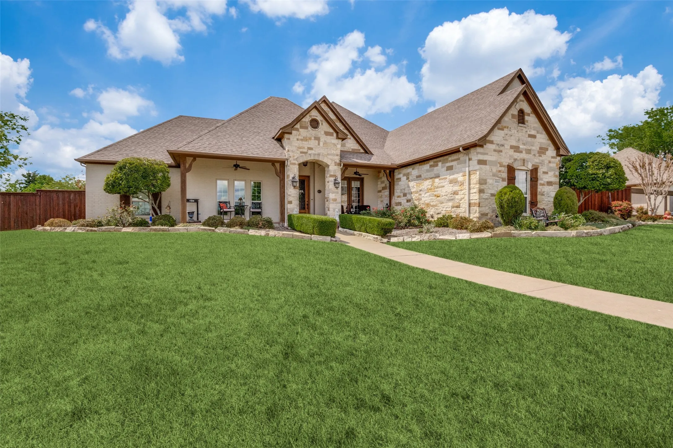 Single Family Residence For Sale in Ellis County , 4041 Blackchamp Road, Midlothian, Texas 76065, 4 Bedroom, 4 Bathroom, 4 Garage spaces, 3,738 Sqft, built in 2008, mls#21256621, Real Estate Agent in Midlothian, Homes For Sale in Ellis county, Homes For Sale in Midlothian, Realtor in Midlothian Texas, Real Estate Brokerage Independent Realty Texas, Luminita Cordes Realtor