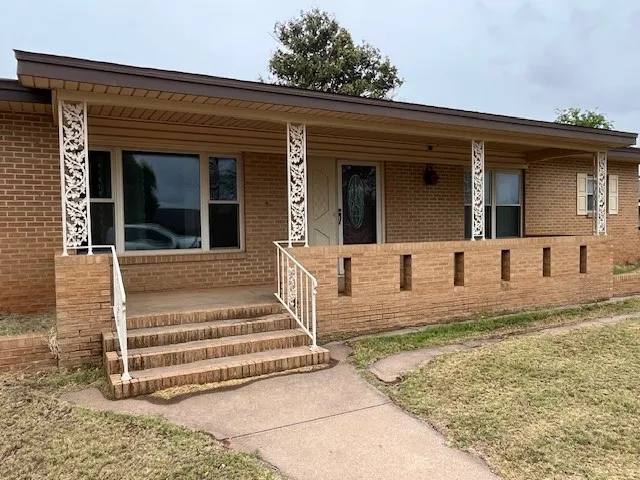 Single Family Residence For Sale in Fisher County , 901 E Burnside Street, Rotan, Texas 79546, 2 Bedroom, 2 Bathroom, Garage spaces, 1,842 Sqft, built in 1965, Preowned, mls#21257102, Real Estate Agent in Rotan, Homes For Sale in Fisher county, Homes For Sale in Rotan, Realtor in Rotan Texas, Real Estate Brokerage Independent Realty Texas, Luminita Cordes Realtor