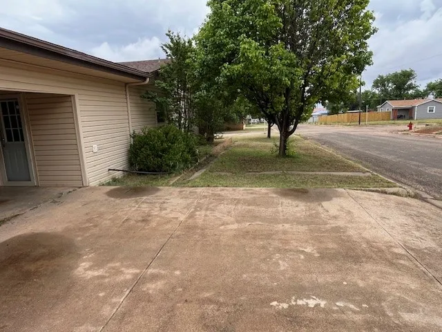 Single Family Residence For Sale in Fisher County , 901 E Burnside Street, Rotan, Texas 79546, 2 Bedroom, 2 Bathroom, Garage spaces, 1,842 Sqft, built in 1965, Preowned, mls#21257102, Real Estate Agent in Rotan, Homes For Sale in Fisher county, Homes For Sale in Rotan, Realtor in Rotan Texas, Real Estate Brokerage Independent Realty Texas, Luminita Cordes Realtor