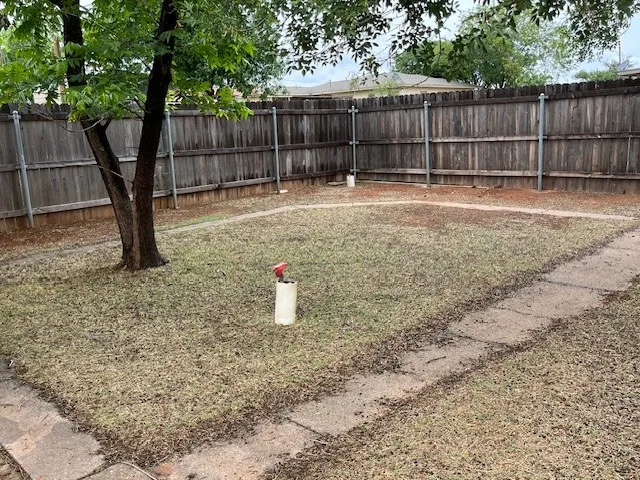 Single Family Residence For Sale in Fisher County , 901 E Burnside Street, Rotan, Texas 79546, 2 Bedroom, 2 Bathroom, Garage spaces, 1,842 Sqft, built in 1965, Preowned, mls#21257102, Real Estate Agent in Rotan, Homes For Sale in Fisher county, Homes For Sale in Rotan, Realtor in Rotan Texas, Real Estate Brokerage Independent Realty Texas, Luminita Cordes Realtor