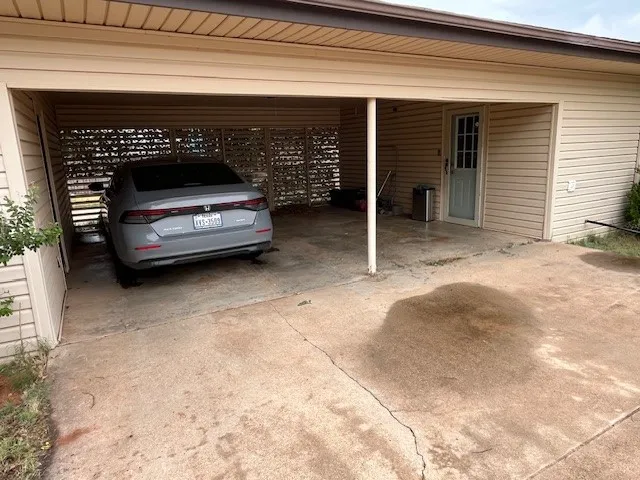 Single Family Residence For Sale in Fisher County , 901 E Burnside Street, Rotan, Texas 79546, 2 Bedroom, 2 Bathroom, Garage spaces, 1,842 Sqft, built in 1965, Preowned, mls#21257102, Real Estate Agent in Rotan, Homes For Sale in Fisher county, Homes For Sale in Rotan, Realtor in Rotan Texas, Real Estate Brokerage Independent Realty Texas, Luminita Cordes Realtor