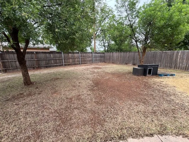 Single Family Residence For Sale in Fisher County , 901 E Burnside Street, Rotan, Texas 79546, 2 Bedroom, 2 Bathroom, Garage spaces, 1,842 Sqft, built in 1965, Preowned, mls#21257102, Real Estate Agent in Rotan, Homes For Sale in Fisher county, Homes For Sale in Rotan, Realtor in Rotan Texas, Real Estate Brokerage Independent Realty Texas, Luminita Cordes Realtor