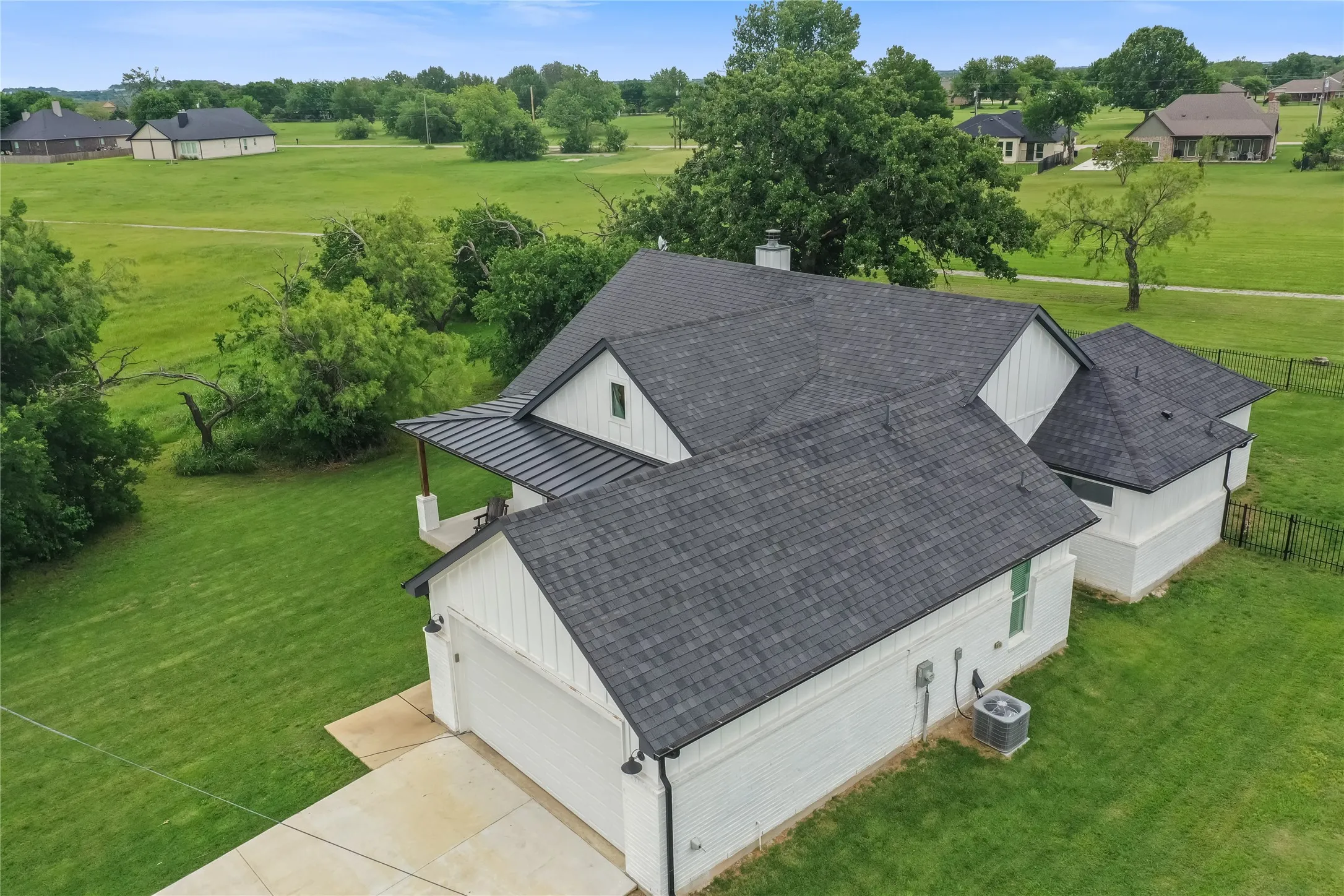 Single Family Residence For Sale in Wise County , 230 Driftwood Court, Runaway Bay, Texas 76426, 4 Bedroom, 3 Bathroom, 2 Garage spaces, 2,176 Sqft, built in 2022, Price $412,000, mls#21257236, Real Estate Agent in Runaway Bay, Homes For Sale in Wise county, Homes For Sale in Runaway Bay, Realtor in Runaway Bay Texas, Real Estate Brokerage Independent Realty Texas, Luminita Cordes Realtor