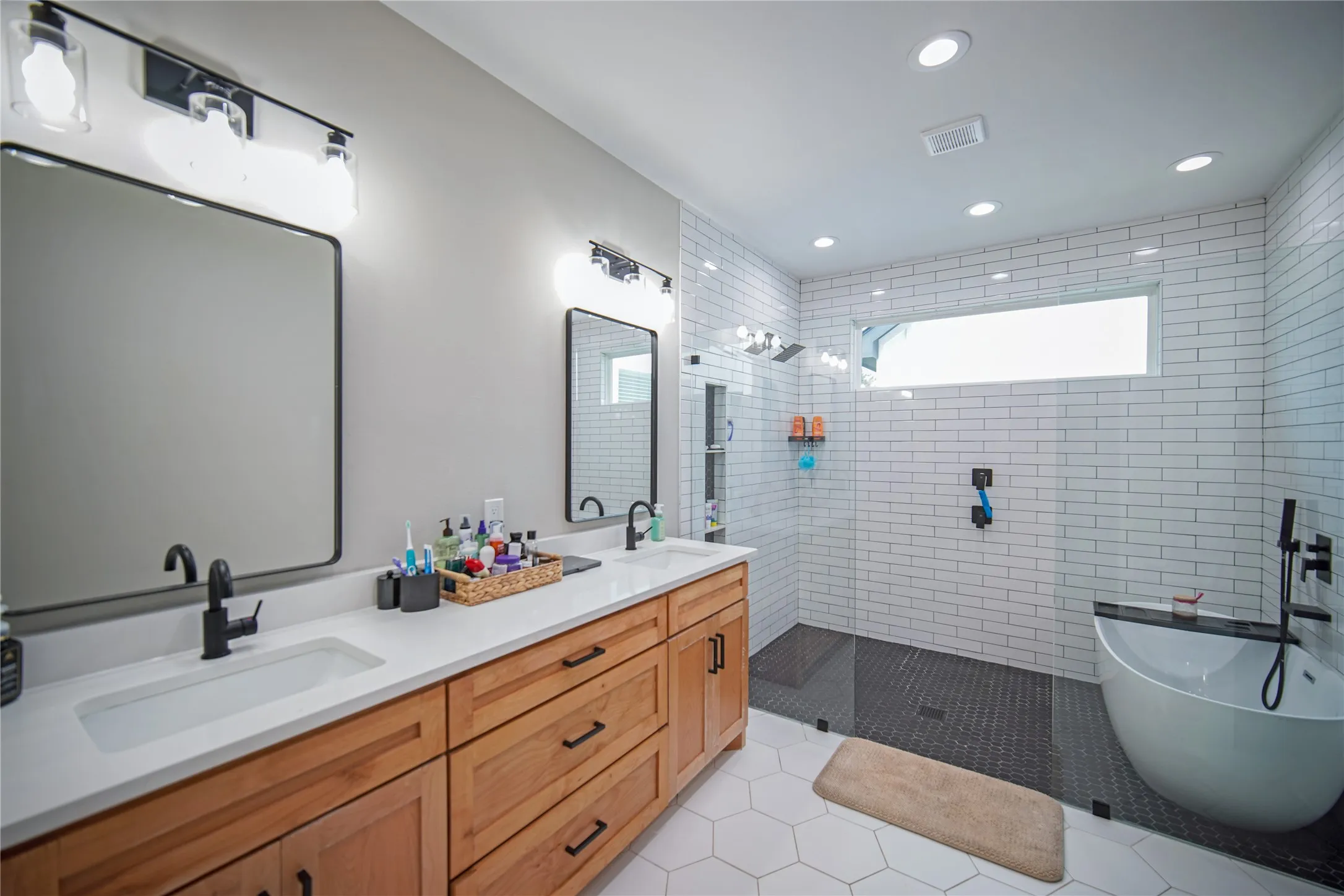 Single Family Residence For Sale in Wise County , 230 Driftwood Court, Runaway Bay, Texas 76426, 4 Bedroom, 3 Bathroom, 2 Garage spaces, 2,176 Sqft, built in 2022, Price $412,000, mls#21257236, Real Estate Agent in Runaway Bay, Homes For Sale in Wise county, Homes For Sale in Runaway Bay, Realtor in Runaway Bay Texas, Real Estate Brokerage Independent Realty Texas, Luminita Cordes Realtor