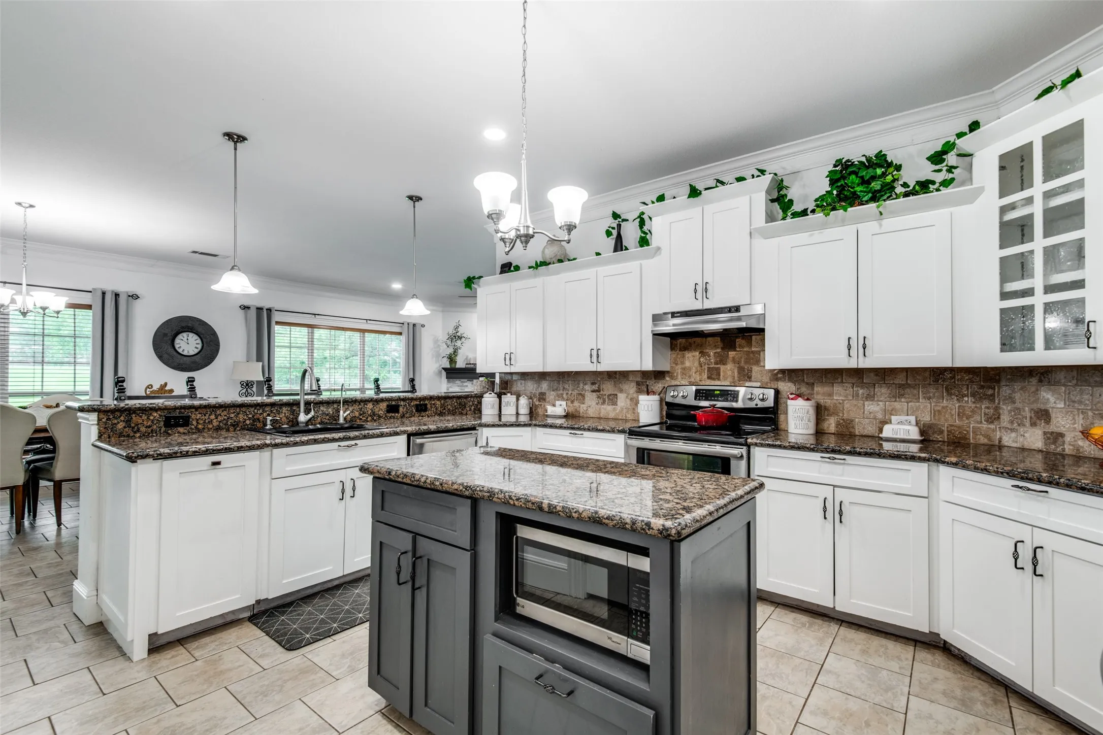 Single Family Residence For Sale in Hunt County , 9412 Private Road 2425, Poetry, Texas 75160, 5 Bedroom, 3 Bathroom, 2 Garage spaces, 3,359 Sqft, built in 2003, Preowned, mls#21254705, Real Estate Agent in Poetry, Homes For Sale in Hunt county, Homes For Sale in Poetry, Realtor in Poetry Texas, Real Estate Brokerage Independent Realty Texas, Luminita Cordes Realtor