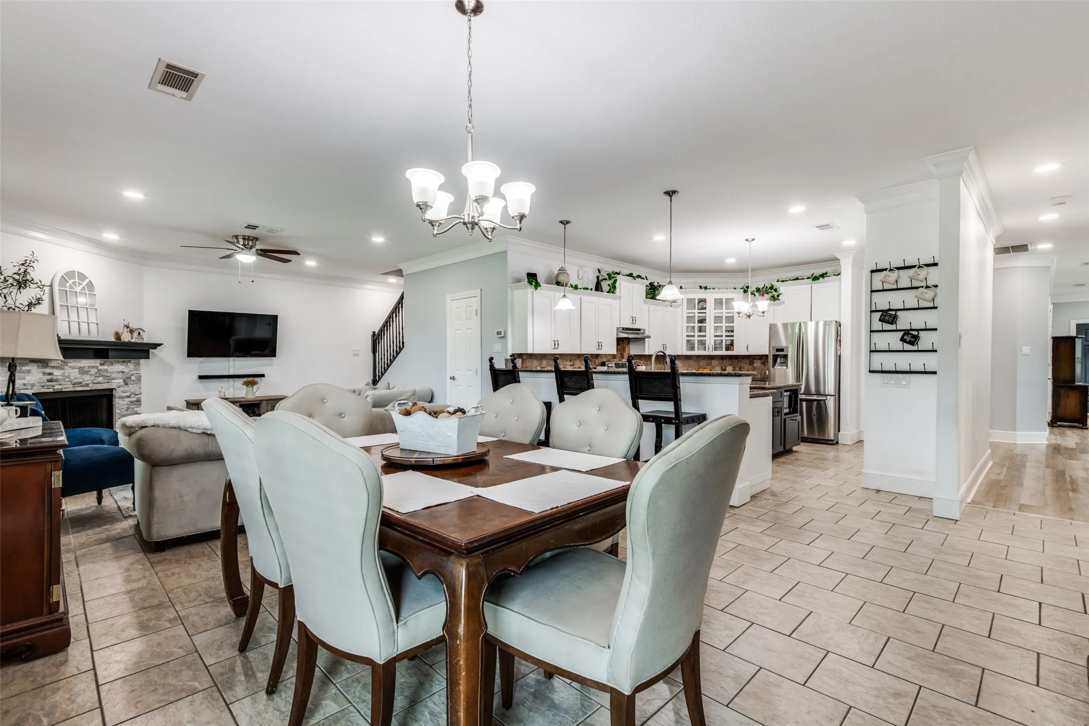 Single Family Residence For Sale in Hunt County , 9412 Private Road 2425, Poetry, Texas 75160, 5 Bedroom, 3 Bathroom, 2 Garage spaces, 3,359 Sqft, built in 2003, Preowned, mls#21254705, Real Estate Agent in Poetry, Homes For Sale in Hunt county, Homes For Sale in Poetry, Realtor in Poetry Texas, Real Estate Brokerage Independent Realty Texas, Luminita Cordes Realtor