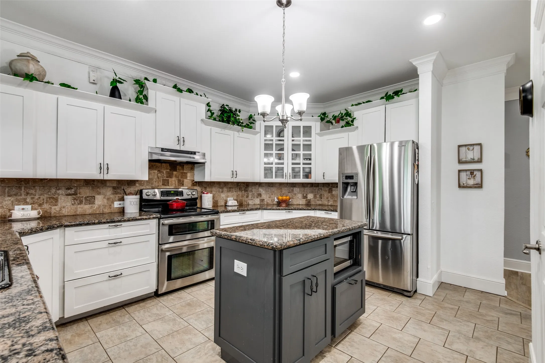 Single Family Residence For Sale in Hunt County , 9412 Private Road 2425, Poetry, Texas 75160, 5 Bedroom, 3 Bathroom, 2 Garage spaces, 3,359 Sqft, built in 2003, Preowned, mls#21254705, Real Estate Agent in Poetry, Homes For Sale in Hunt county, Homes For Sale in Poetry, Realtor in Poetry Texas, Real Estate Brokerage Independent Realty Texas, Luminita Cordes Realtor