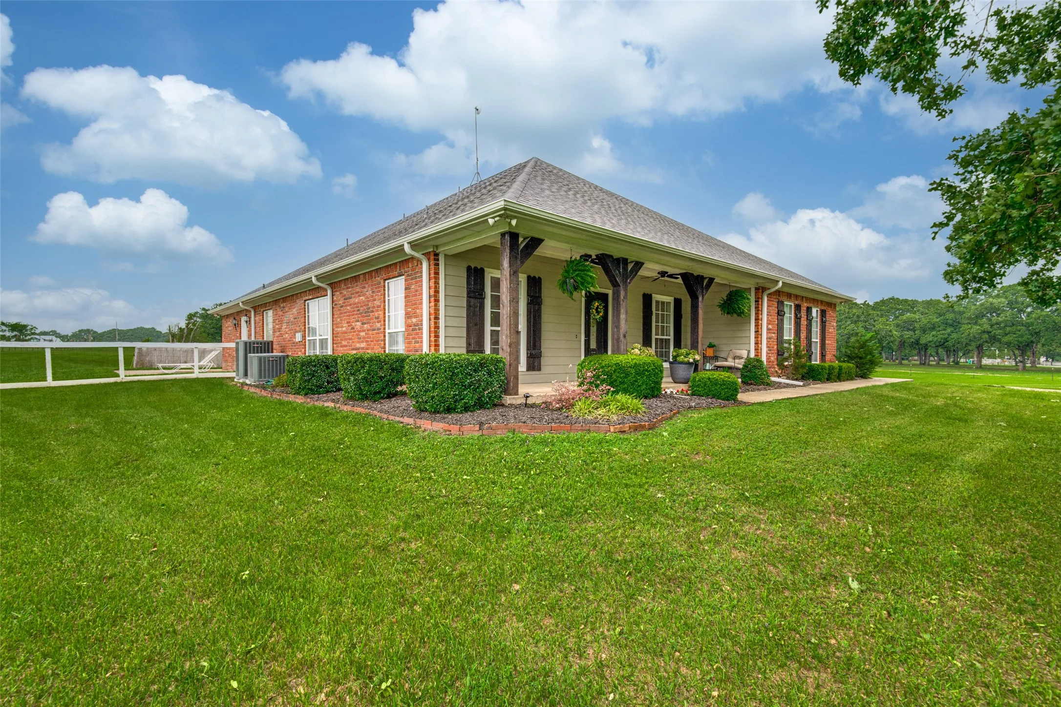 Single Family Residence For Sale in Hunt County , 9412 Private Road 2425, Poetry, Texas 75160, 5 Bedroom, 3 Bathroom, 2 Garage spaces, 3,359 Sqft, built in 2003, Preowned, mls#21254705, Real Estate Agent in Poetry, Homes For Sale in Hunt county, Homes For Sale in Poetry, Realtor in Poetry Texas, Real Estate Brokerage Independent Realty Texas, Luminita Cordes Realtor