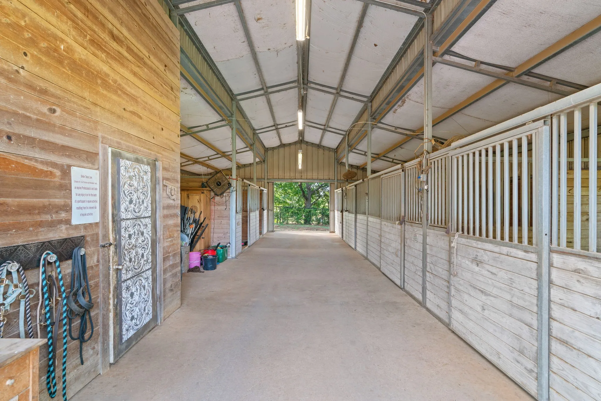 Farm For Sale in Johnson County , 9345 County Road 519, Alvarado, Texas 76009, 6 Bedroom, 7 Bathroom, 4 Garage spaces, 4,264 Sqft, built in 2000, mls#21256688, Real Estate Agent in Alvarado, Homes For Sale in Johnson county, Homes For Sale in Alvarado, Realtor in Alvarado Texas, Real Estate Brokerage Independent Realty Texas, Luminita Cordes Realtor