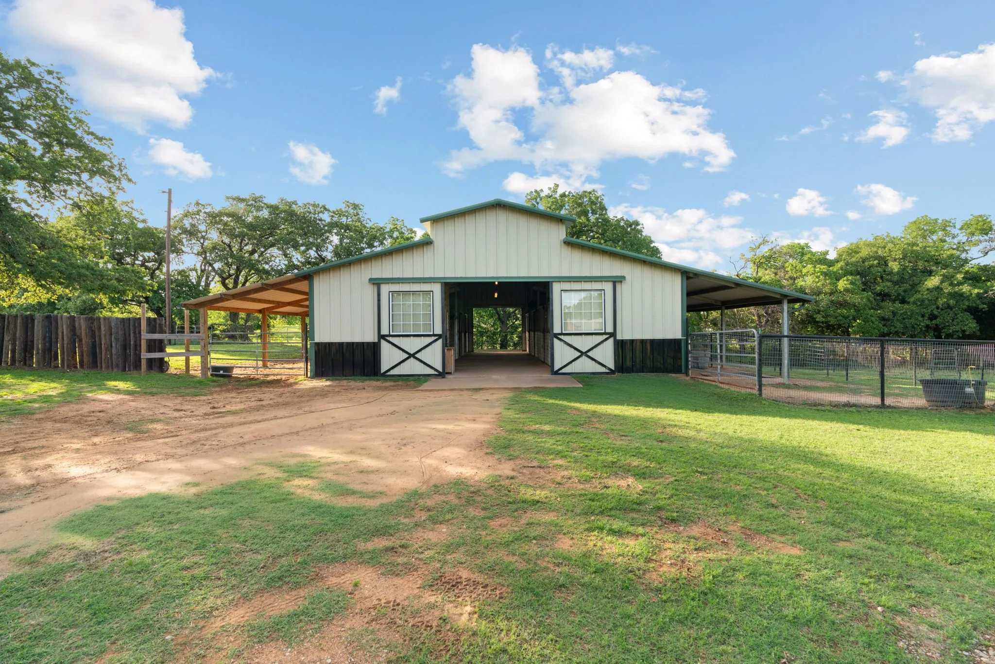 Farm For Sale in Johnson County , 9345 County Road 519, Alvarado, Texas 76009, 6 Bedroom, 7 Bathroom, 4 Garage spaces, 4,264 Sqft, built in 2000, mls#21256688, Real Estate Agent in Alvarado, Homes For Sale in Johnson county, Homes For Sale in Alvarado, Realtor in Alvarado Texas, Real Estate Brokerage Independent Realty Texas, Luminita Cordes Realtor