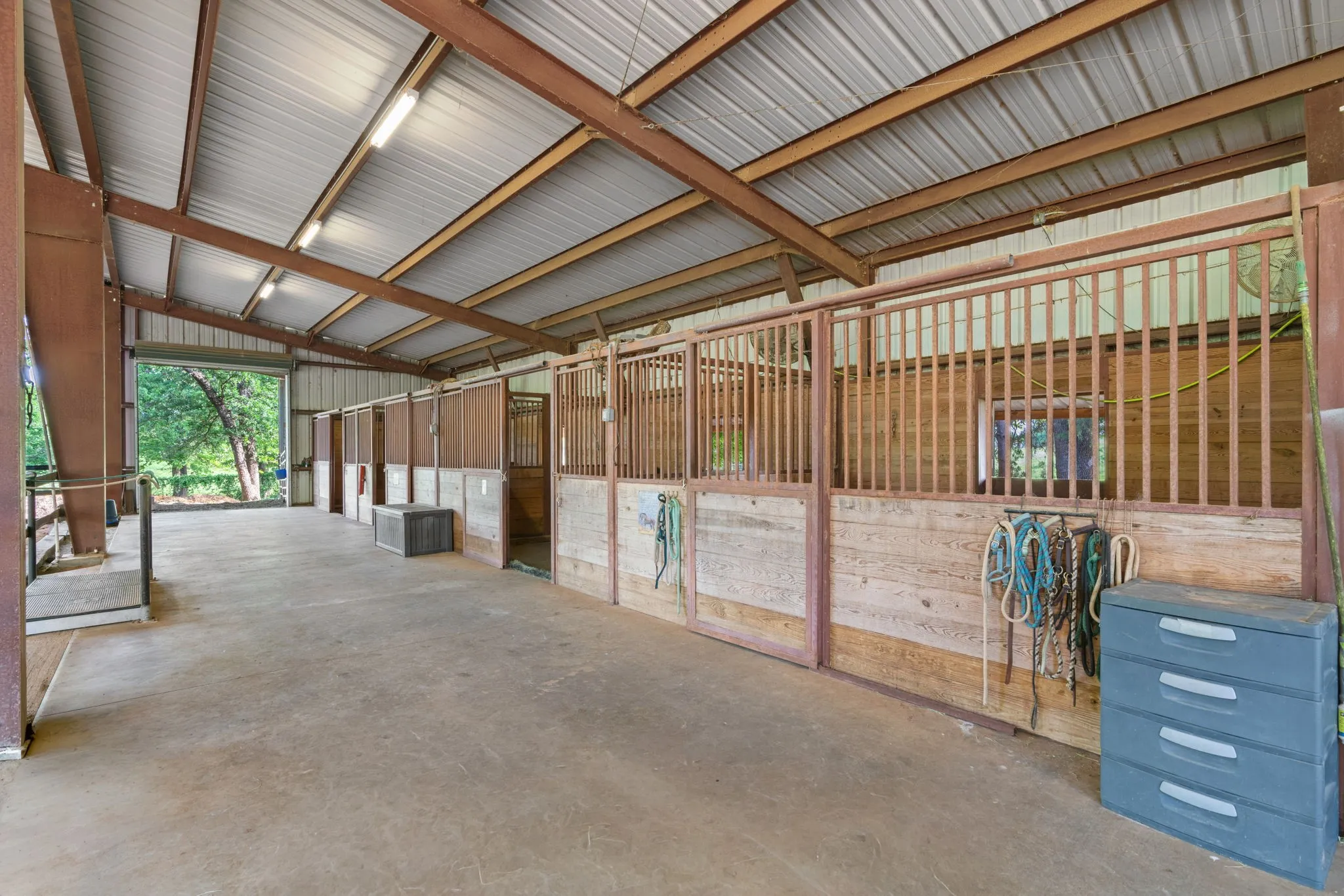 Farm For Sale in Johnson County , 9345 County Road 519, Alvarado, Texas 76009, 6 Bedroom, 7 Bathroom, 4 Garage spaces, 4,264 Sqft, built in 2000, mls#21256688, Real Estate Agent in Alvarado, Homes For Sale in Johnson county, Homes For Sale in Alvarado, Realtor in Alvarado Texas, Real Estate Brokerage Independent Realty Texas, Luminita Cordes Realtor