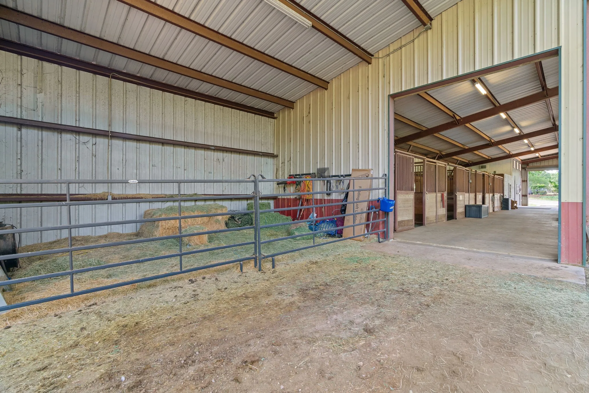 Farm For Sale in Johnson County , 9345 County Road 519, Alvarado, Texas 76009, 6 Bedroom, 7 Bathroom, 4 Garage spaces, 4,264 Sqft, built in 2000, mls#21256688, Real Estate Agent in Alvarado, Homes For Sale in Johnson county, Homes For Sale in Alvarado, Realtor in Alvarado Texas, Real Estate Brokerage Independent Realty Texas, Luminita Cordes Realtor