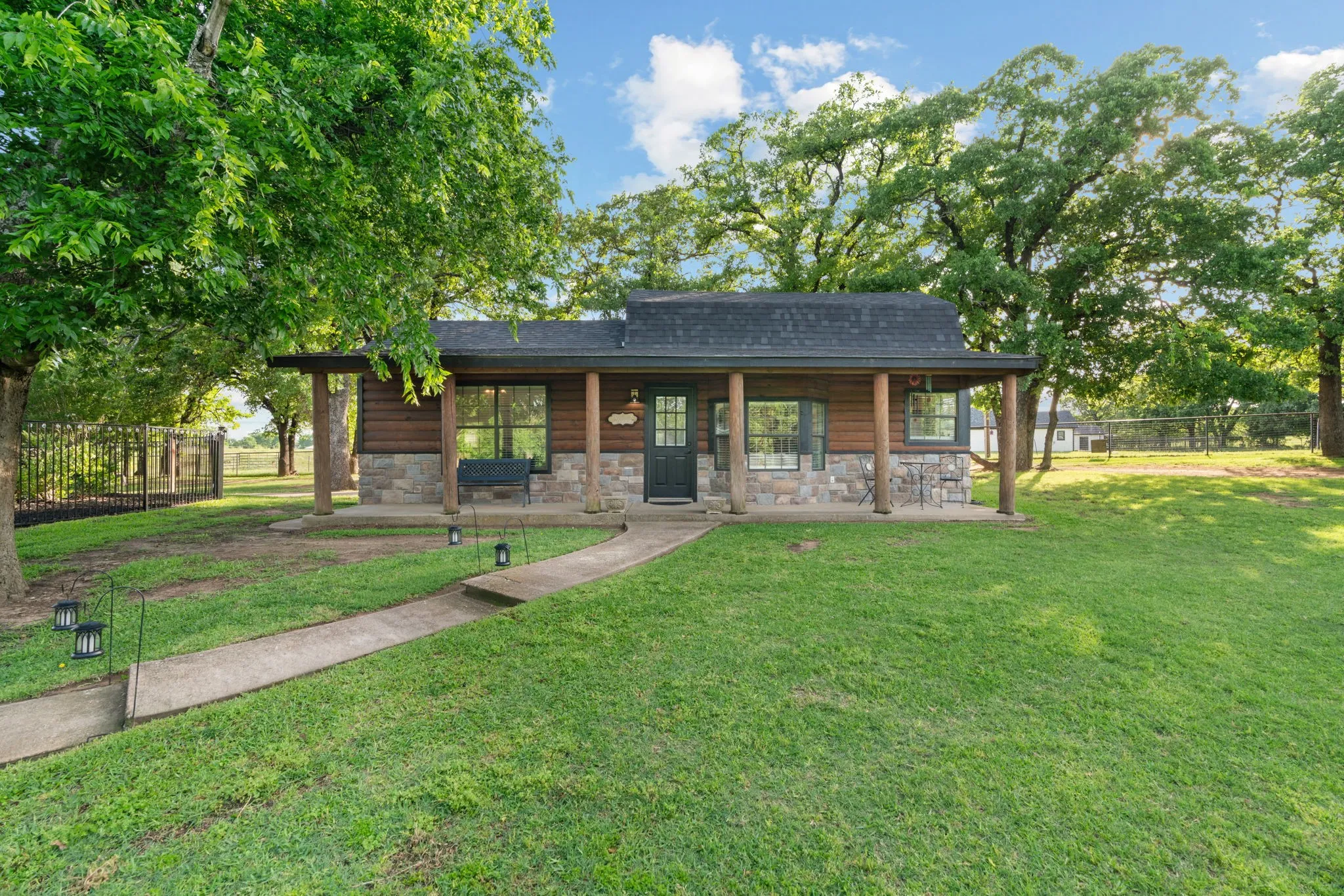 Farm For Sale in Johnson County , 9345 County Road 519, Alvarado, Texas 76009, 6 Bedroom, 7 Bathroom, 4 Garage spaces, 4,264 Sqft, built in 2000, mls#21256688, Real Estate Agent in Alvarado, Homes For Sale in Johnson county, Homes For Sale in Alvarado, Realtor in Alvarado Texas, Real Estate Brokerage Independent Realty Texas, Luminita Cordes Realtor