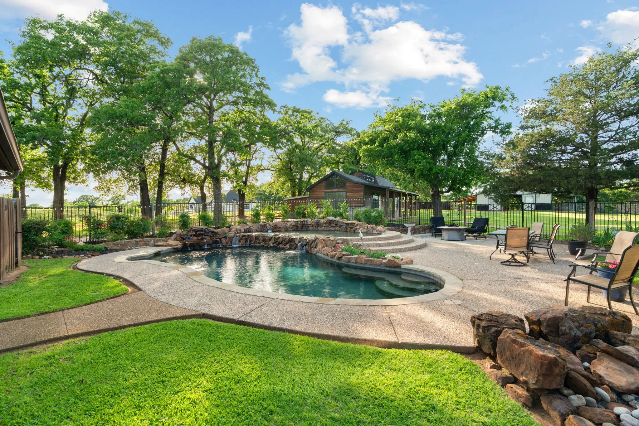 Farm For Sale in Johnson County , 9345 County Road 519, Alvarado, Texas 76009, 6 Bedroom, 7 Bathroom, 4 Garage spaces, 4,264 Sqft, built in 2000, mls#21256688, Real Estate Agent in Alvarado, Homes For Sale in Johnson county, Homes For Sale in Alvarado, Realtor in Alvarado Texas, Real Estate Brokerage Independent Realty Texas, Luminita Cordes Realtor