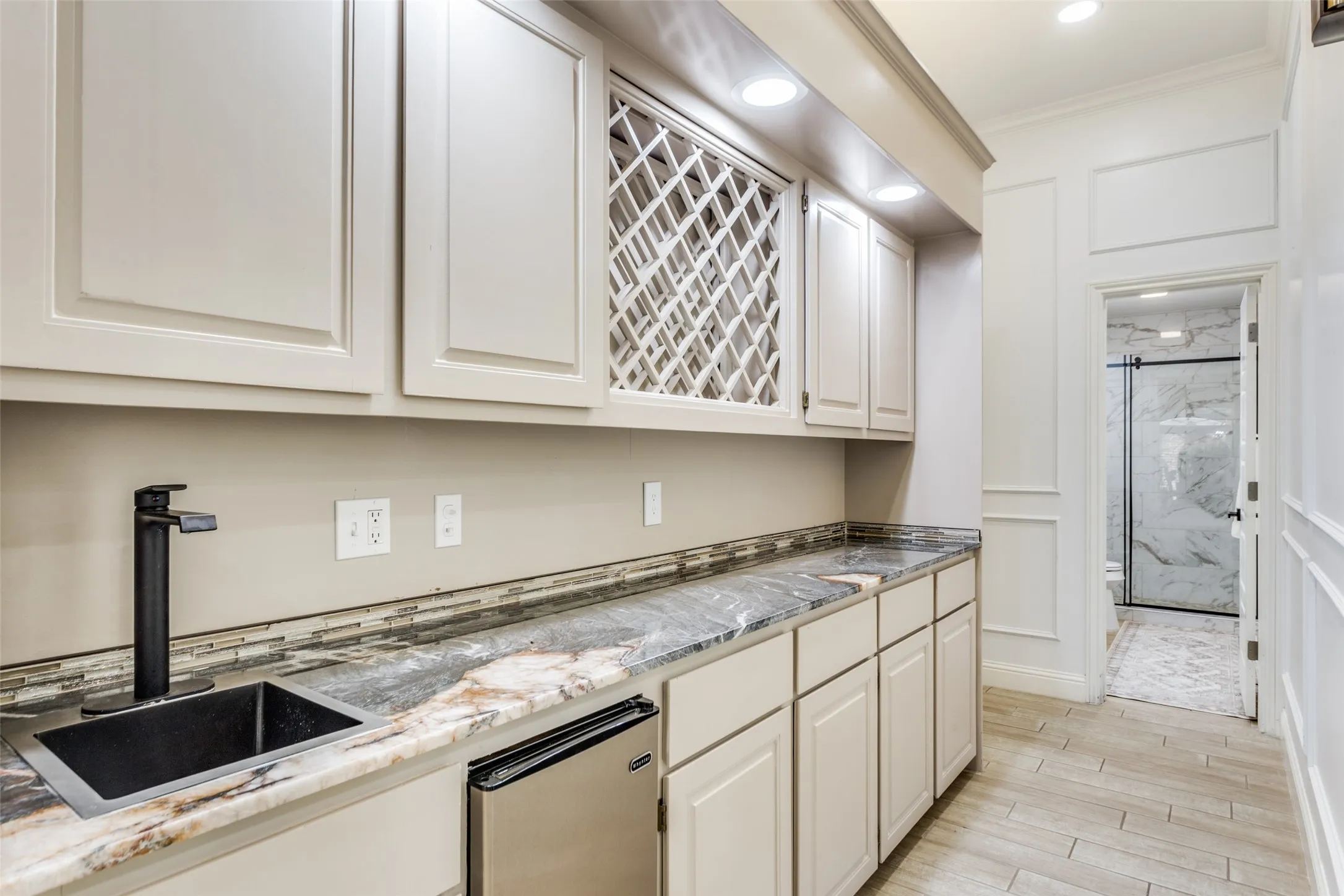 Single Family Residence For Sale in Tarrant County , 11905 Blue Creek Drive, Fort Worth, Texas 76008, 4 Bedroom, 4 Bathroom, 2 Garage spaces, 3,404 Sqft, built in 1984, Preowned, mls#21257185, Real Estate Agent in Fort Worth, Homes For Sale in Tarrant county, Homes For Sale in Fort Worth, Realtor in Fort Worth Texas, Real Estate Brokerage Independent Realty Texas, Luminita Cordes Realtor