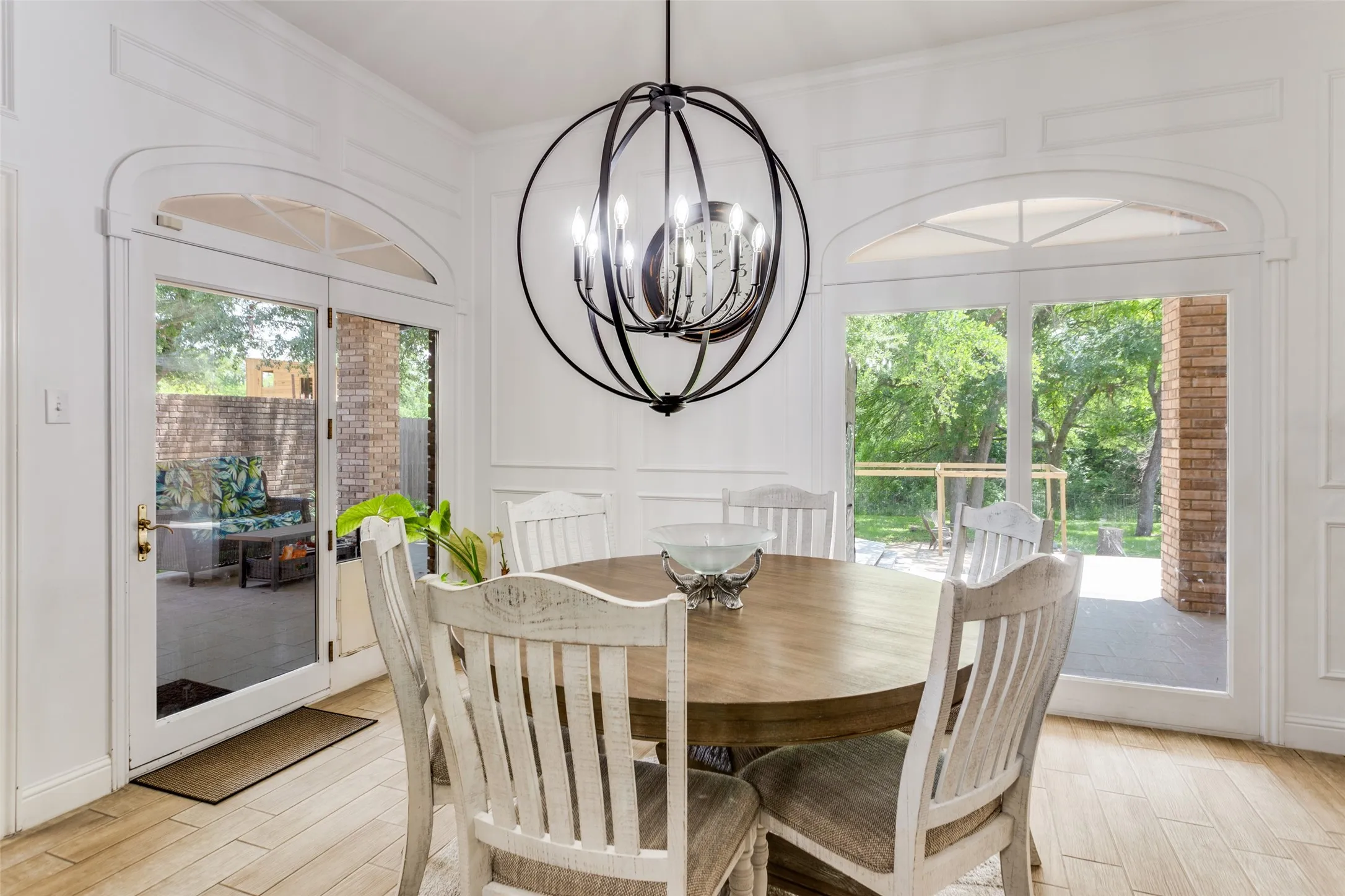 Single Family Residence For Sale in Tarrant County , 11905 Blue Creek Drive, Fort Worth, Texas 76008, 4 Bedroom, 4 Bathroom, 2 Garage spaces, 3,404 Sqft, built in 1984, Preowned, mls#21257185, Real Estate Agent in Fort Worth, Homes For Sale in Tarrant county, Homes For Sale in Fort Worth, Realtor in Fort Worth Texas, Real Estate Brokerage Independent Realty Texas, Luminita Cordes Realtor