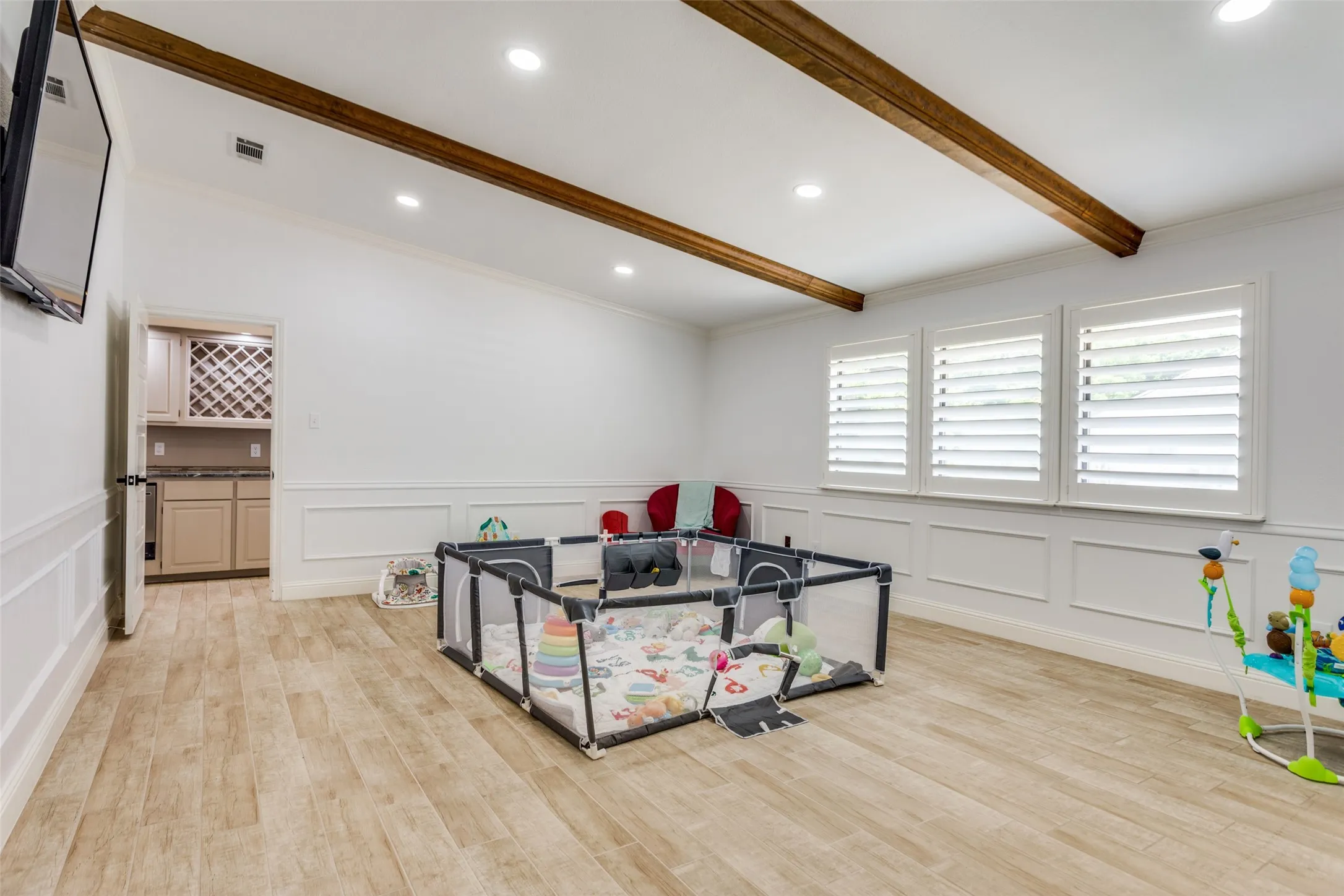 Single Family Residence For Sale in Tarrant County , 11905 Blue Creek Drive, Fort Worth, Texas 76008, 4 Bedroom, 4 Bathroom, 2 Garage spaces, 3,404 Sqft, built in 1984, Preowned, mls#21257185, Real Estate Agent in Fort Worth, Homes For Sale in Tarrant county, Homes For Sale in Fort Worth, Realtor in Fort Worth Texas, Real Estate Brokerage Independent Realty Texas, Luminita Cordes Realtor