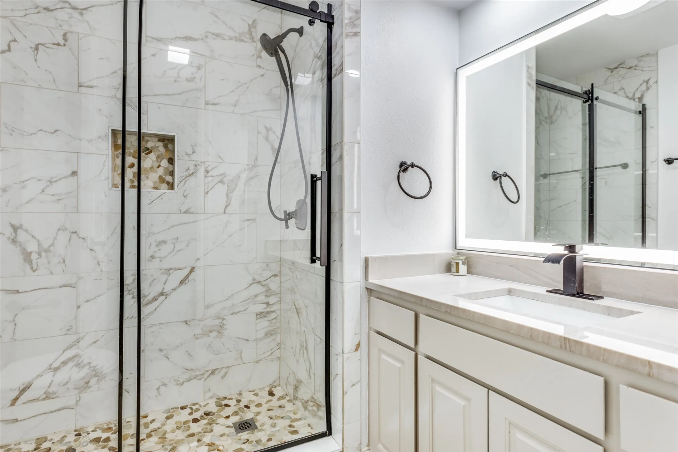 Single Family Residence For Sale in Tarrant County , 11905 Blue Creek Drive, Fort Worth, Texas 76008, 4 Bedroom, 4 Bathroom, 2 Garage spaces, 3,404 Sqft, built in 1984, Preowned, mls#21257185, Real Estate Agent in Fort Worth, Homes For Sale in Tarrant county, Homes For Sale in Fort Worth, Realtor in Fort Worth Texas, Real Estate Brokerage Independent Realty Texas, Luminita Cordes Realtor