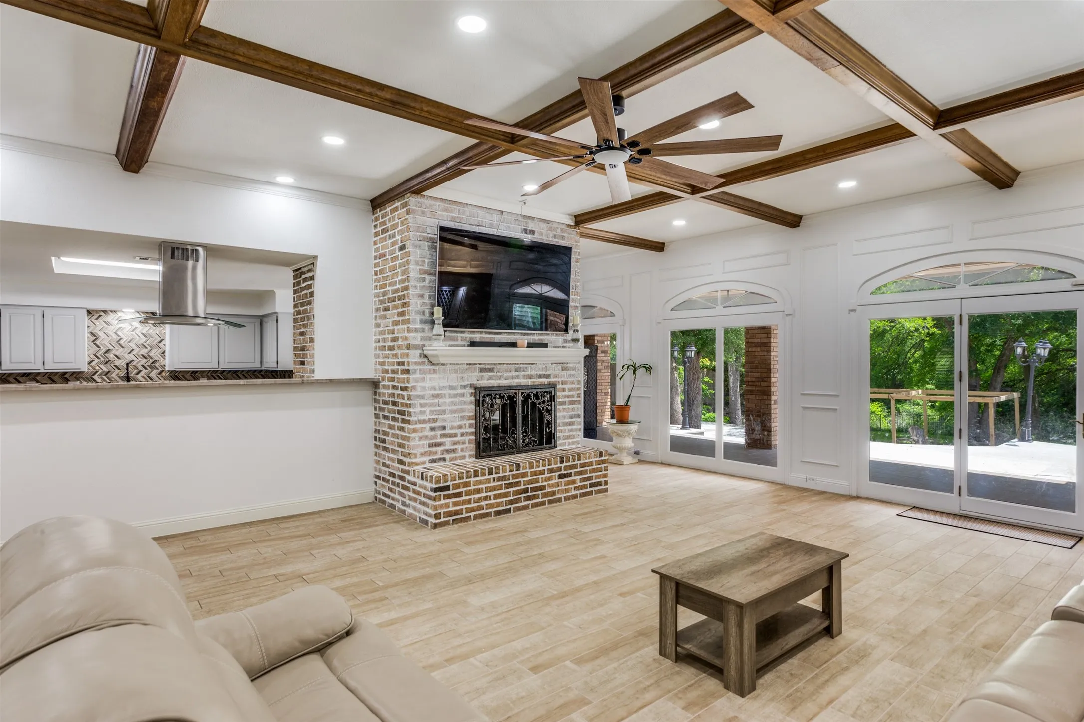 Single Family Residence For Sale in Tarrant County , 11905 Blue Creek Drive, Fort Worth, Texas 76008, 4 Bedroom, 4 Bathroom, 2 Garage spaces, 3,404 Sqft, built in 1984, Preowned, mls#21257185, Real Estate Agent in Fort Worth, Homes For Sale in Tarrant county, Homes For Sale in Fort Worth, Realtor in Fort Worth Texas, Real Estate Brokerage Independent Realty Texas, Luminita Cordes Realtor