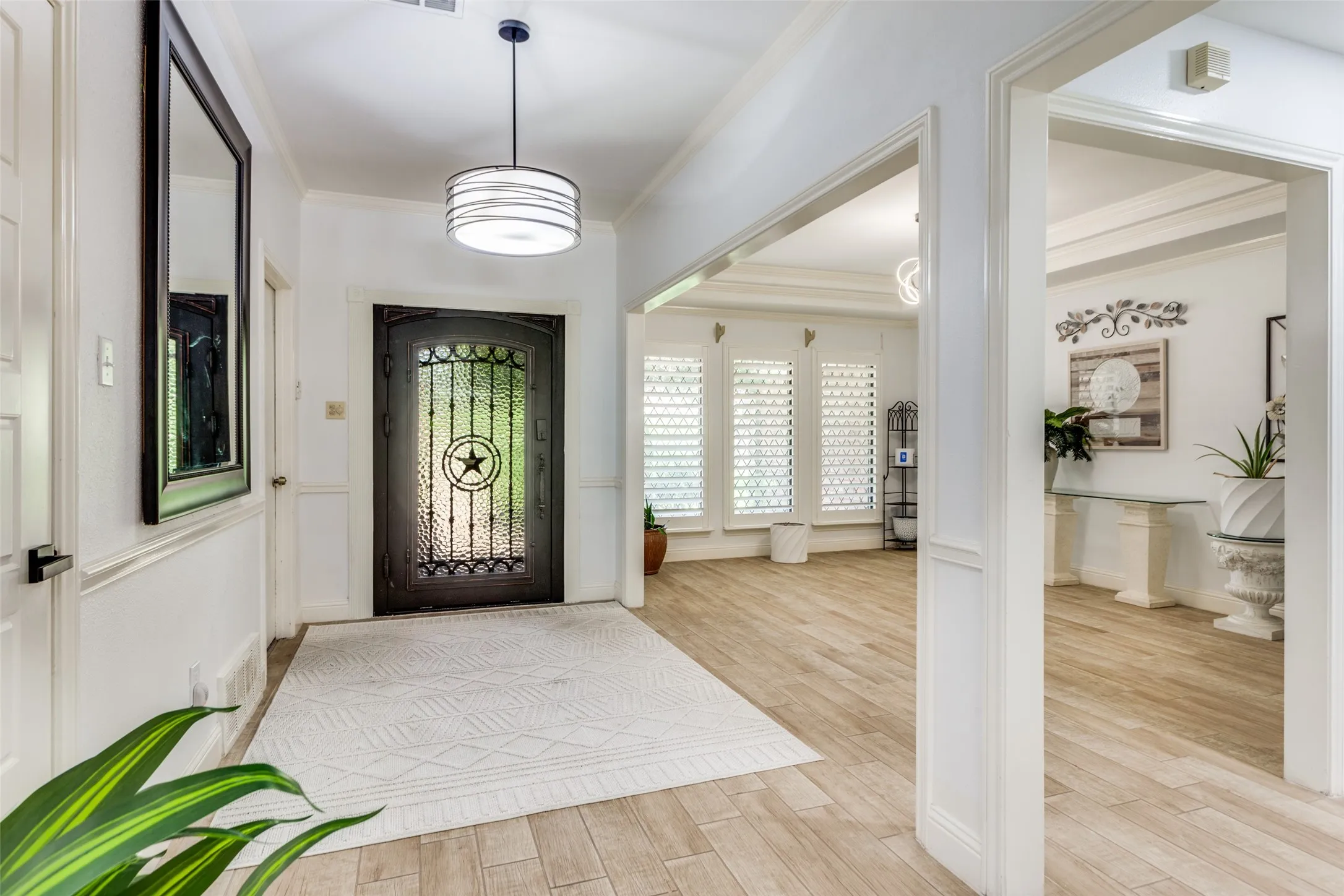 Single Family Residence For Sale in Tarrant County , 11905 Blue Creek Drive, Fort Worth, Texas 76008, 4 Bedroom, 4 Bathroom, 2 Garage spaces, 3,404 Sqft, built in 1984, Preowned, mls#21257185, Real Estate Agent in Fort Worth, Homes For Sale in Tarrant county, Homes For Sale in Fort Worth, Realtor in Fort Worth Texas, Real Estate Brokerage Independent Realty Texas, Luminita Cordes Realtor