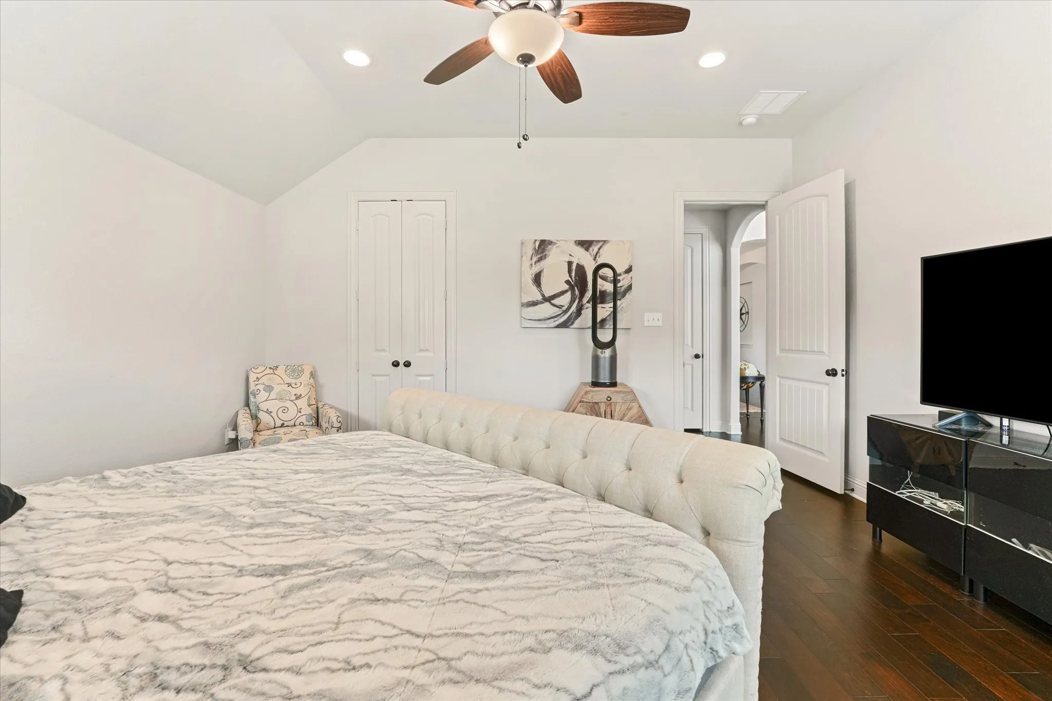 Single Family Residence For Sale in Johnson County , 3020 Capital Hill Drive, Burleson, Texas 76028, 4 Bedroom, 3 Bathroom, 2 Garage spaces, 2,886 Sqft, built in 2021, Preowned, mls#21241288, Real Estate Agent in Burleson, Homes For Sale in Johnson county, Homes For Sale in Burleson, Realtor in Burleson Texas, Real Estate Brokerage Independent Realty Texas, Luminita Cordes Realtor