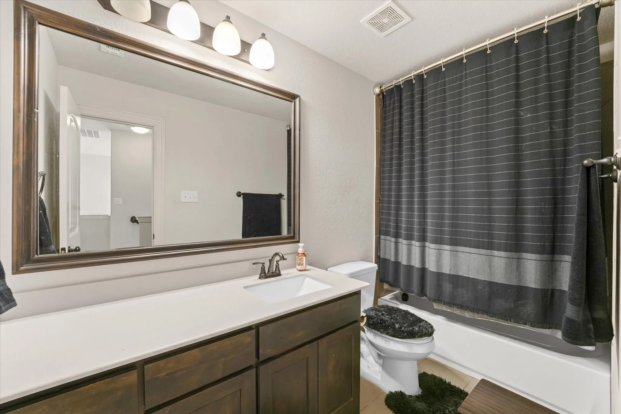 Single Family Residence For Sale in Johnson County , 3020 Capital Hill Drive, Burleson, Texas 76028, 4 Bedroom, 3 Bathroom, 2 Garage spaces, 2,886 Sqft, built in 2021, Preowned, mls#21241288, Real Estate Agent in Burleson, Homes For Sale in Johnson county, Homes For Sale in Burleson, Realtor in Burleson Texas, Real Estate Brokerage Independent Realty Texas, Luminita Cordes Realtor