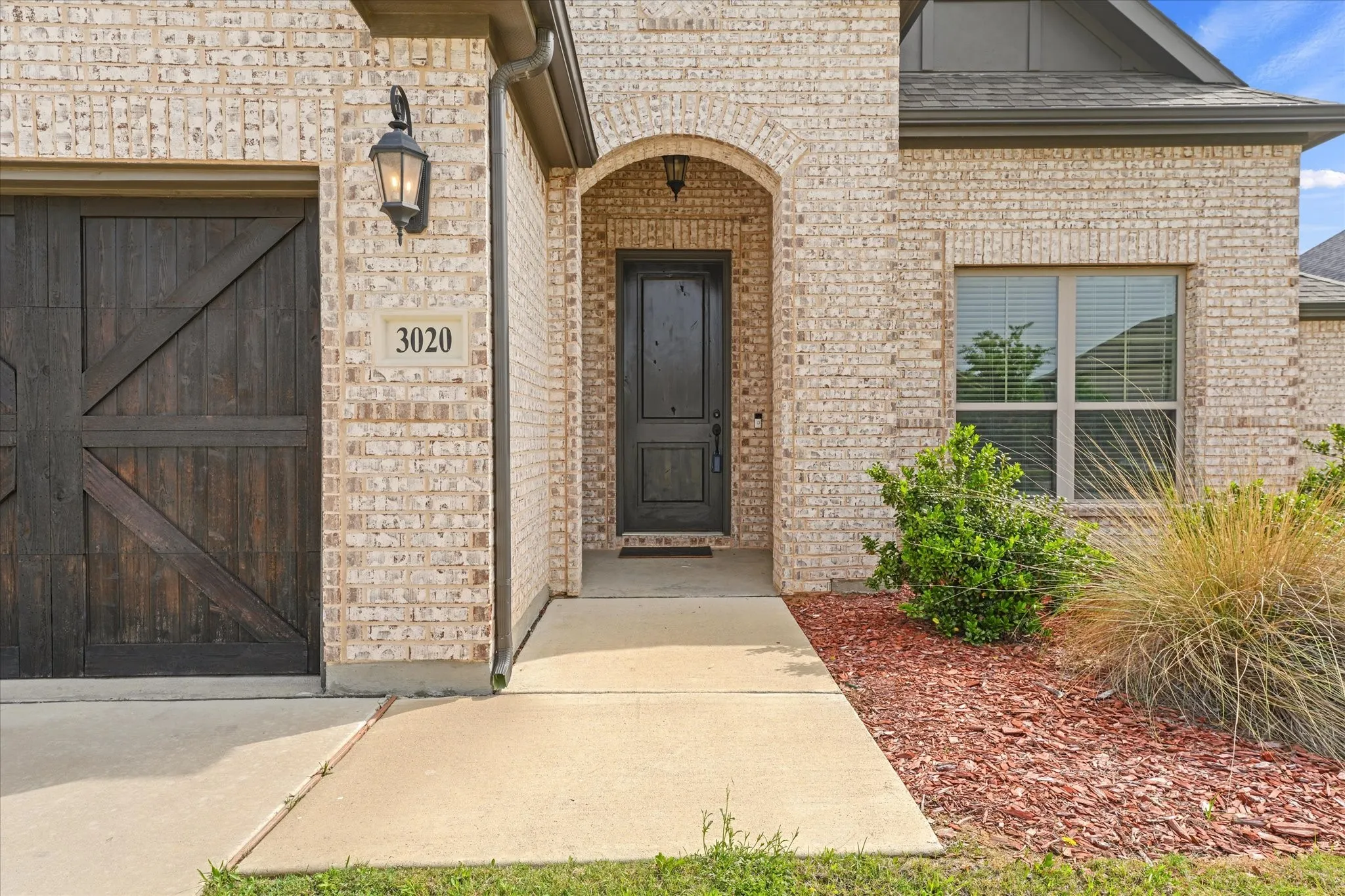 Single Family Residence For Sale in Johnson County , 3020 Capital Hill Drive, Burleson, Texas 76028, 4 Bedroom, 3 Bathroom, 2 Garage spaces, 2,886 Sqft, built in 2021, Preowned, mls#21241288, Real Estate Agent in Burleson, Homes For Sale in Johnson county, Homes For Sale in Burleson, Realtor in Burleson Texas, Real Estate Brokerage Independent Realty Texas, Luminita Cordes Realtor