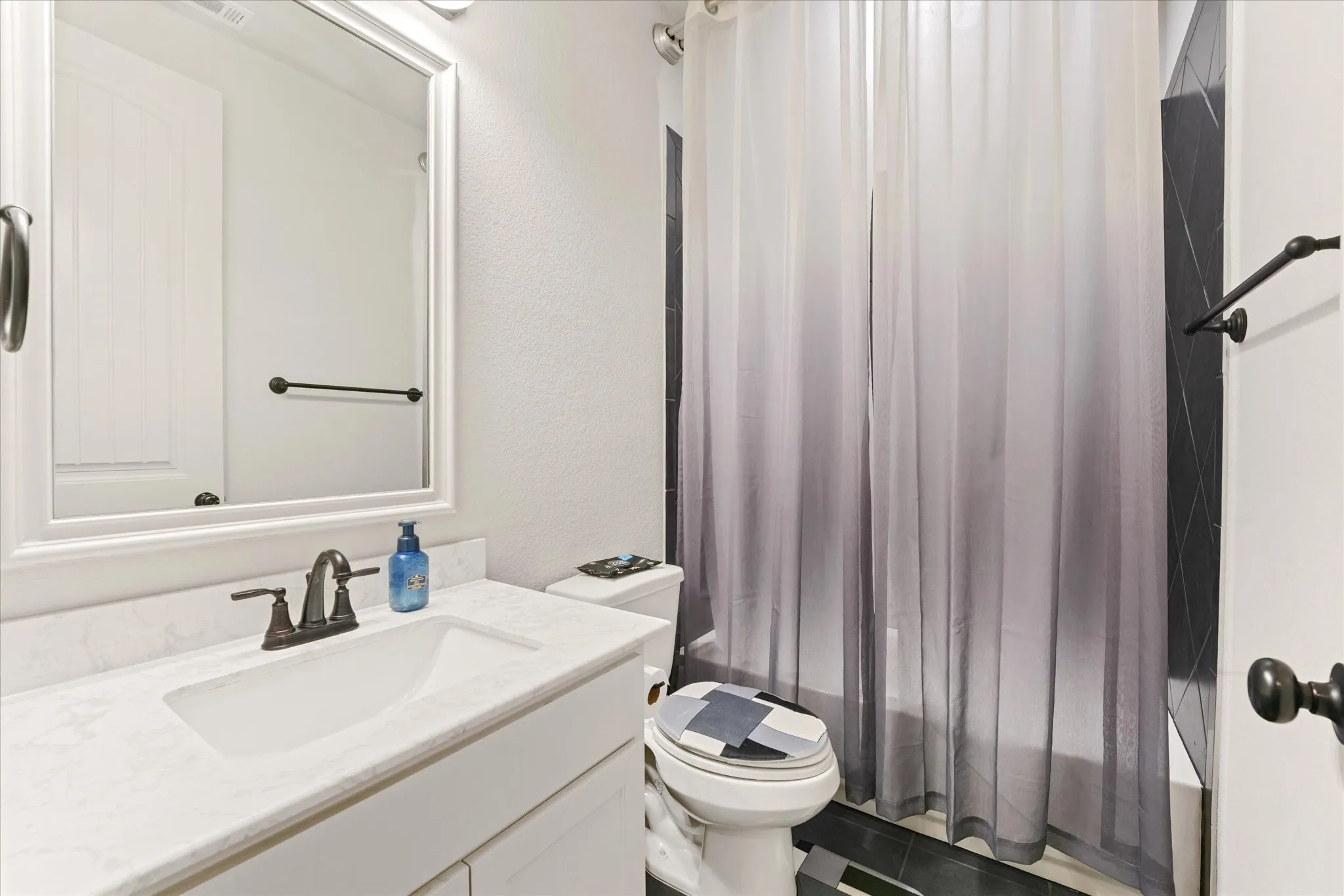 Single Family Residence For Sale in Johnson County , 3020 Capital Hill Drive, Burleson, Texas 76028, 4 Bedroom, 3 Bathroom, 2 Garage spaces, 2,886 Sqft, built in 2021, Preowned, mls#21241288, Real Estate Agent in Burleson, Homes For Sale in Johnson county, Homes For Sale in Burleson, Realtor in Burleson Texas, Real Estate Brokerage Independent Realty Texas, Luminita Cordes Realtor