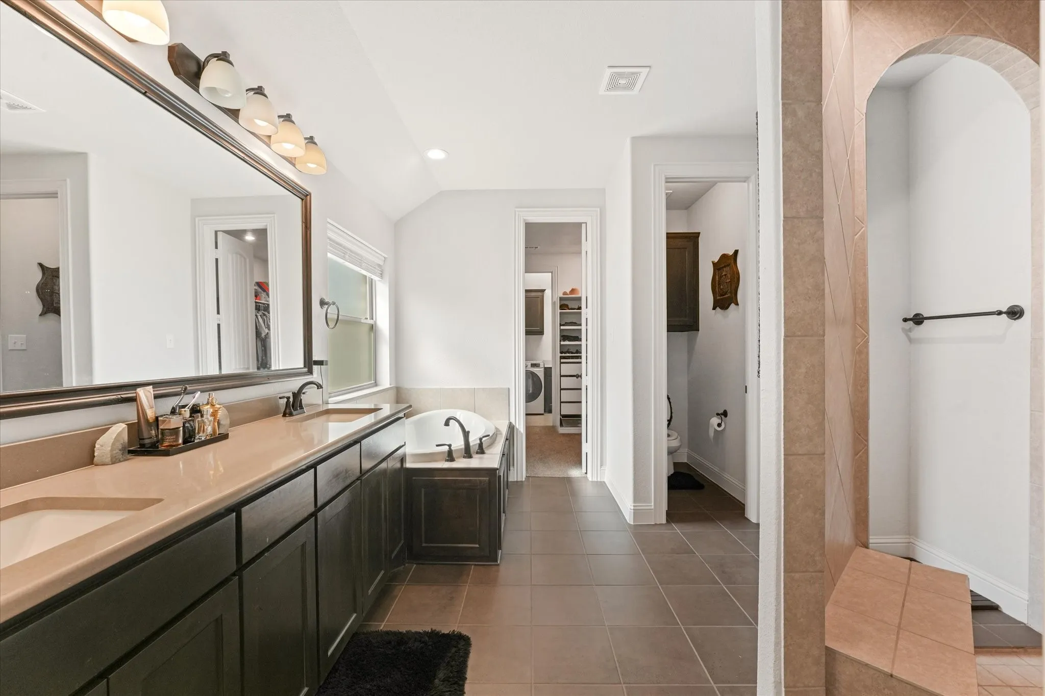Single Family Residence For Sale in Johnson County , 3020 Capital Hill Drive, Burleson, Texas 76028, 4 Bedroom, 3 Bathroom, 2 Garage spaces, 2,886 Sqft, built in 2021, Preowned, mls#21241288, Real Estate Agent in Burleson, Homes For Sale in Johnson county, Homes For Sale in Burleson, Realtor in Burleson Texas, Real Estate Brokerage Independent Realty Texas, Luminita Cordes Realtor