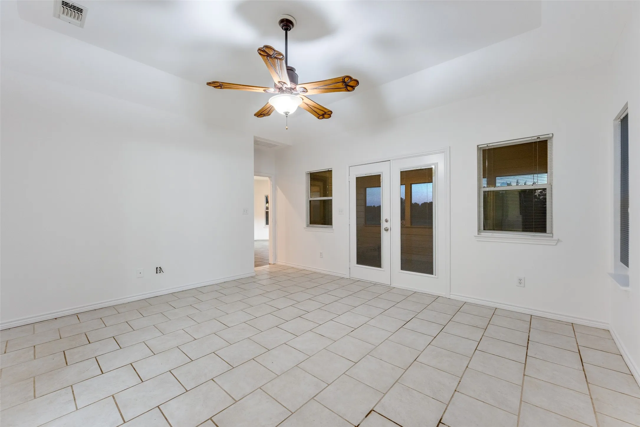Single Family Residence For Sale in Fannin County , TBD Lot 1 County Road 4725, Leonard, Texas 75452, 2 Bedroom, 2 Bathroom, 2 Garage spaces, 1,500 Sqft, built in 2008, Preowned, Price $597,040, mls#21257143, Real Estate Agent in Leonard, Homes For Sale in Fannin county, Homes For Sale in Leonard, Realtor in Leonard Texas, Real Estate Brokerage Independent Realty Texas, Luminita Cordes Realtor