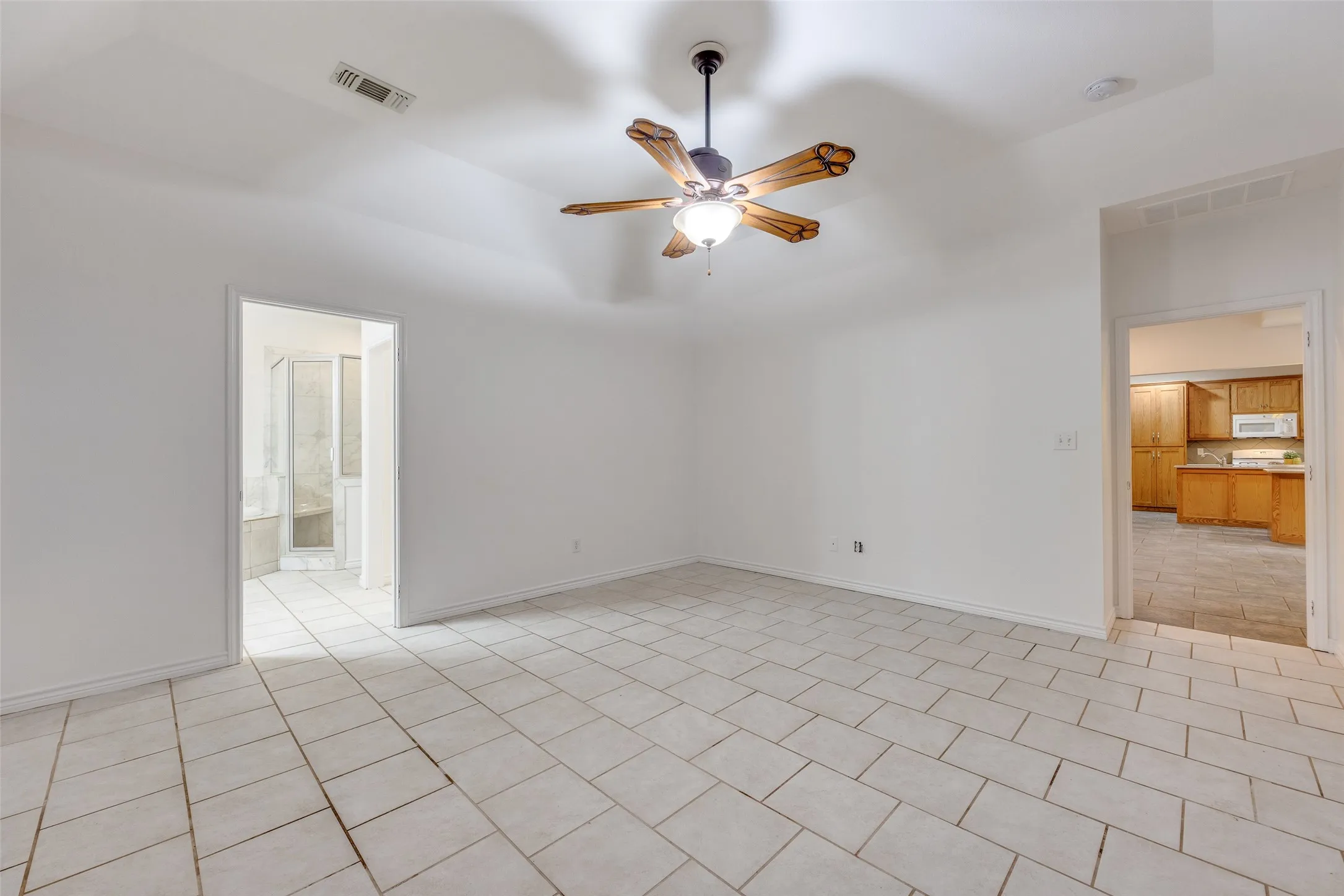Single Family Residence For Sale in Fannin County , TBD Lot 1 County Road 4725, Leonard, Texas 75452, 2 Bedroom, 2 Bathroom, 2 Garage spaces, 1,500 Sqft, built in 2008, Preowned, Price $597,040, mls#21257143, Real Estate Agent in Leonard, Homes For Sale in Fannin county, Homes For Sale in Leonard, Realtor in Leonard Texas, Real Estate Brokerage Independent Realty Texas, Luminita Cordes Realtor