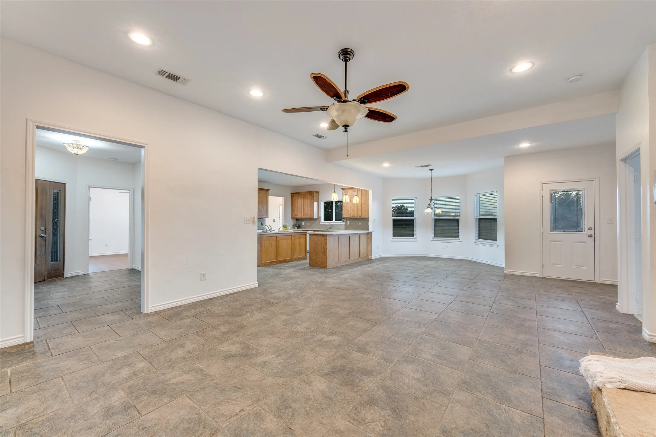 Single Family Residence For Sale in Fannin County , TBD Lot 1 County Road 4725, Leonard, Texas 75452, 2 Bedroom, 2 Bathroom, 2 Garage spaces, 1,500 Sqft, built in 2008, Preowned, Price $597,040, mls#21257143, Real Estate Agent in Leonard, Homes For Sale in Fannin county, Homes For Sale in Leonard, Realtor in Leonard Texas, Real Estate Brokerage Independent Realty Texas, Luminita Cordes Realtor