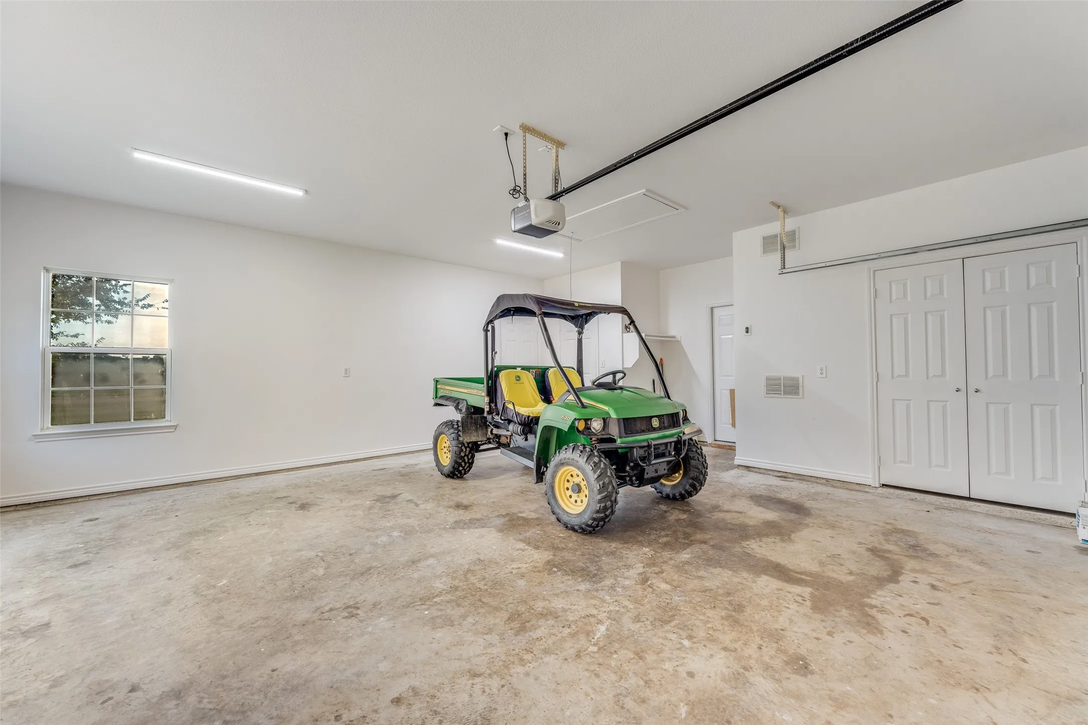Single Family Residence For Sale in Fannin County , TBD Lot 1 County Road 4725, Leonard, Texas 75452, 2 Bedroom, 2 Bathroom, 2 Garage spaces, 1,500 Sqft, built in 2008, Preowned, Price $597,040, mls#21257143, Real Estate Agent in Leonard, Homes For Sale in Fannin county, Homes For Sale in Leonard, Realtor in Leonard Texas, Real Estate Brokerage Independent Realty Texas, Luminita Cordes Realtor