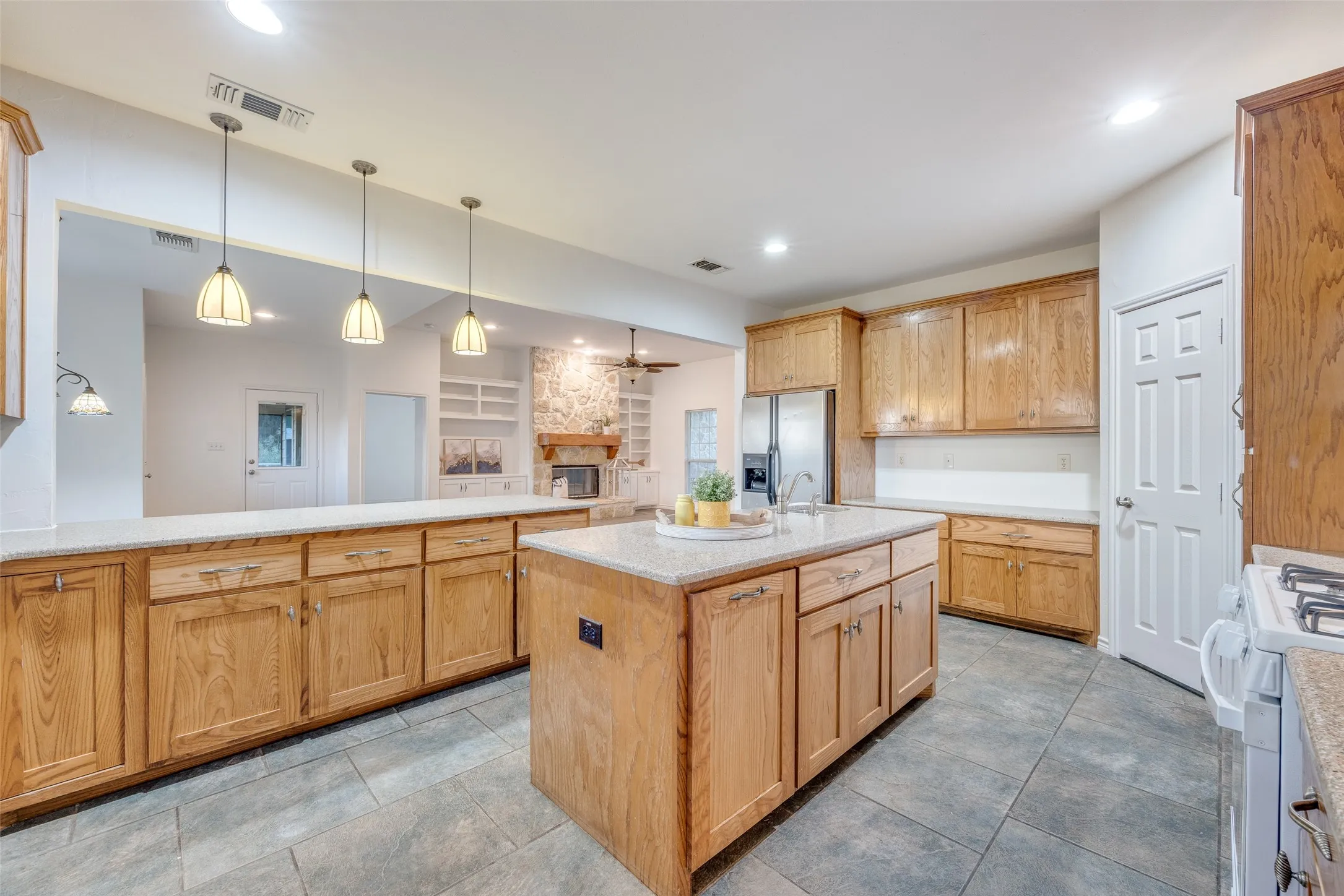 Single Family Residence For Sale in Fannin County , TBD Lot 1 County Road 4725, Leonard, Texas 75452, 2 Bedroom, 2 Bathroom, 2 Garage spaces, 1,500 Sqft, built in 2008, Preowned, Price $597,040, mls#21257143, Real Estate Agent in Leonard, Homes For Sale in Fannin county, Homes For Sale in Leonard, Realtor in Leonard Texas, Real Estate Brokerage Independent Realty Texas, Luminita Cordes Realtor
