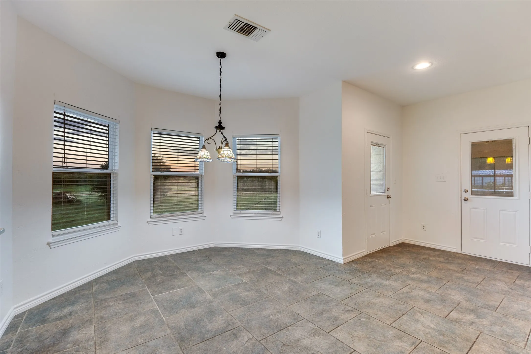 Single Family Residence For Sale in Fannin County , TBD Lot 1 County Road 4725, Leonard, Texas 75452, 2 Bedroom, 2 Bathroom, 2 Garage spaces, 1,500 Sqft, built in 2008, Preowned, Price $597,040, mls#21257143, Real Estate Agent in Leonard, Homes For Sale in Fannin county, Homes For Sale in Leonard, Realtor in Leonard Texas, Real Estate Brokerage Independent Realty Texas, Luminita Cordes Realtor