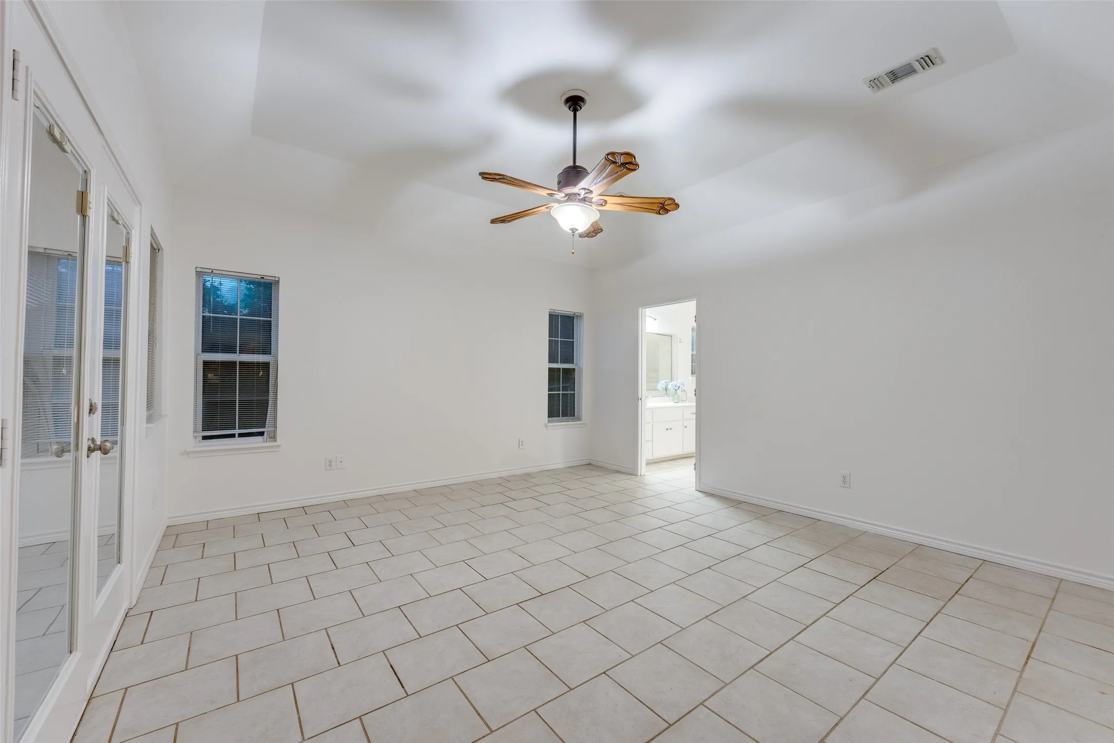 Single Family Residence For Sale in Fannin County , TBD Lot 1 County Road 4725, Leonard, Texas 75452, 2 Bedroom, 2 Bathroom, 2 Garage spaces, 1,500 Sqft, built in 2008, Preowned, Price $597,040, mls#21257143, Real Estate Agent in Leonard, Homes For Sale in Fannin county, Homes For Sale in Leonard, Realtor in Leonard Texas, Real Estate Brokerage Independent Realty Texas, Luminita Cordes Realtor