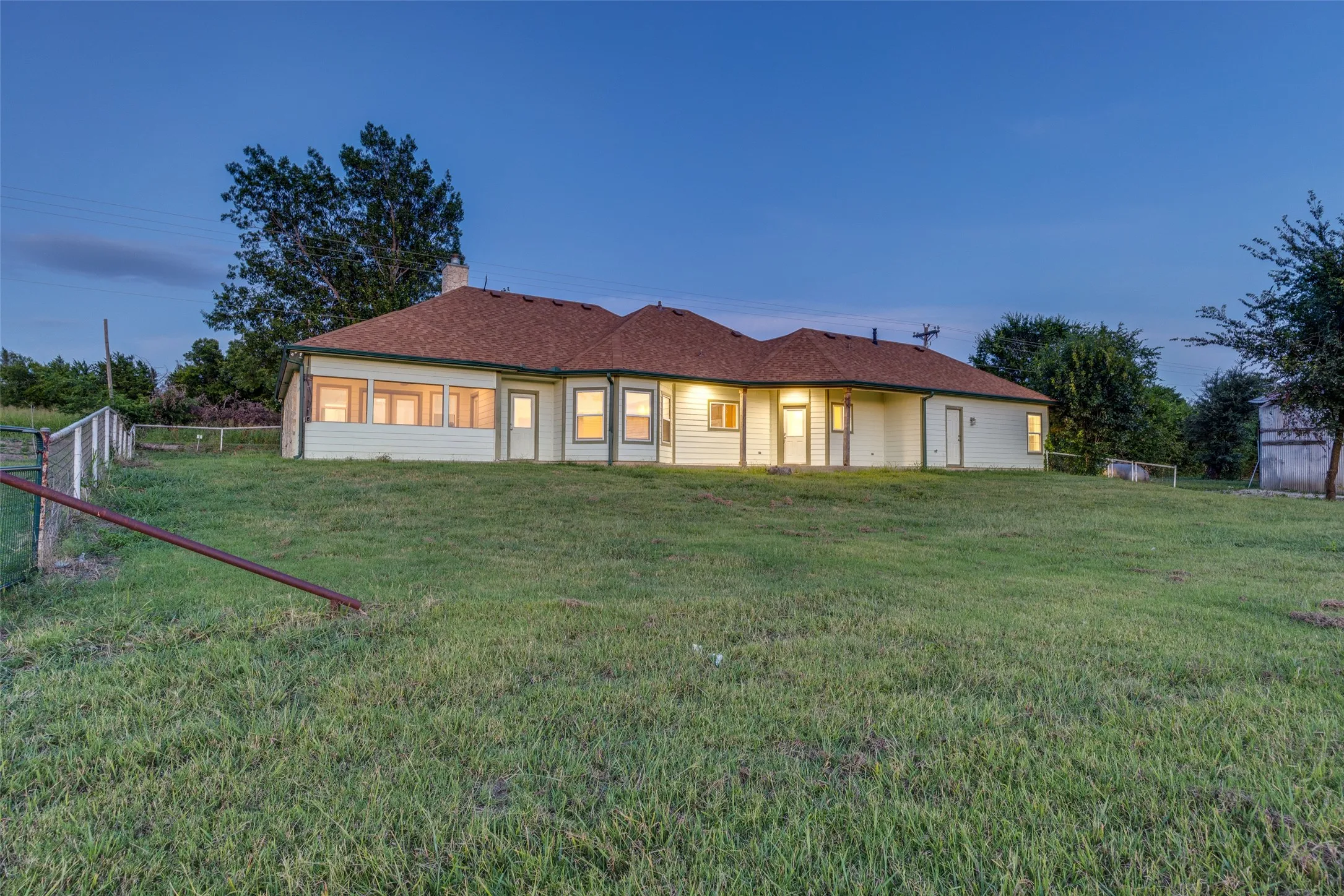 Single Family Residence For Sale in Fannin County , TBD Lot 1 County Road 4725, Leonard, Texas 75452, 2 Bedroom, 2 Bathroom, 2 Garage spaces, 1,500 Sqft, built in 2008, Preowned, Price $597,040, mls#21257143, Real Estate Agent in Leonard, Homes For Sale in Fannin county, Homes For Sale in Leonard, Realtor in Leonard Texas, Real Estate Brokerage Independent Realty Texas, Luminita Cordes Realtor