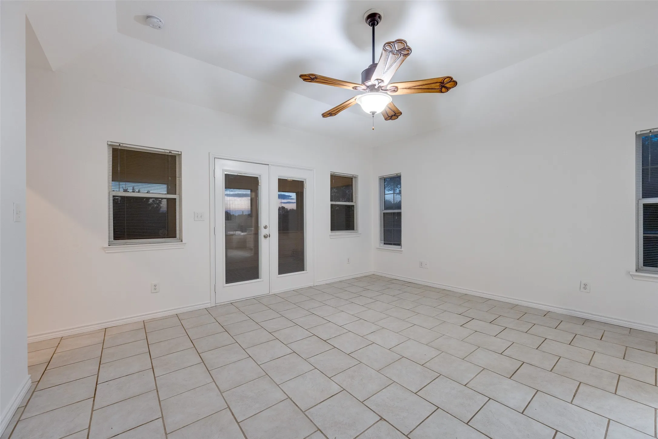 Single Family Residence For Sale in Fannin County , TBD Lot 1 County Road 4725, Leonard, Texas 75452, 2 Bedroom, 2 Bathroom, 2 Garage spaces, 1,500 Sqft, built in 2008, Preowned, Price $597,040, mls#21257143, Real Estate Agent in Leonard, Homes For Sale in Fannin county, Homes For Sale in Leonard, Realtor in Leonard Texas, Real Estate Brokerage Independent Realty Texas, Luminita Cordes Realtor