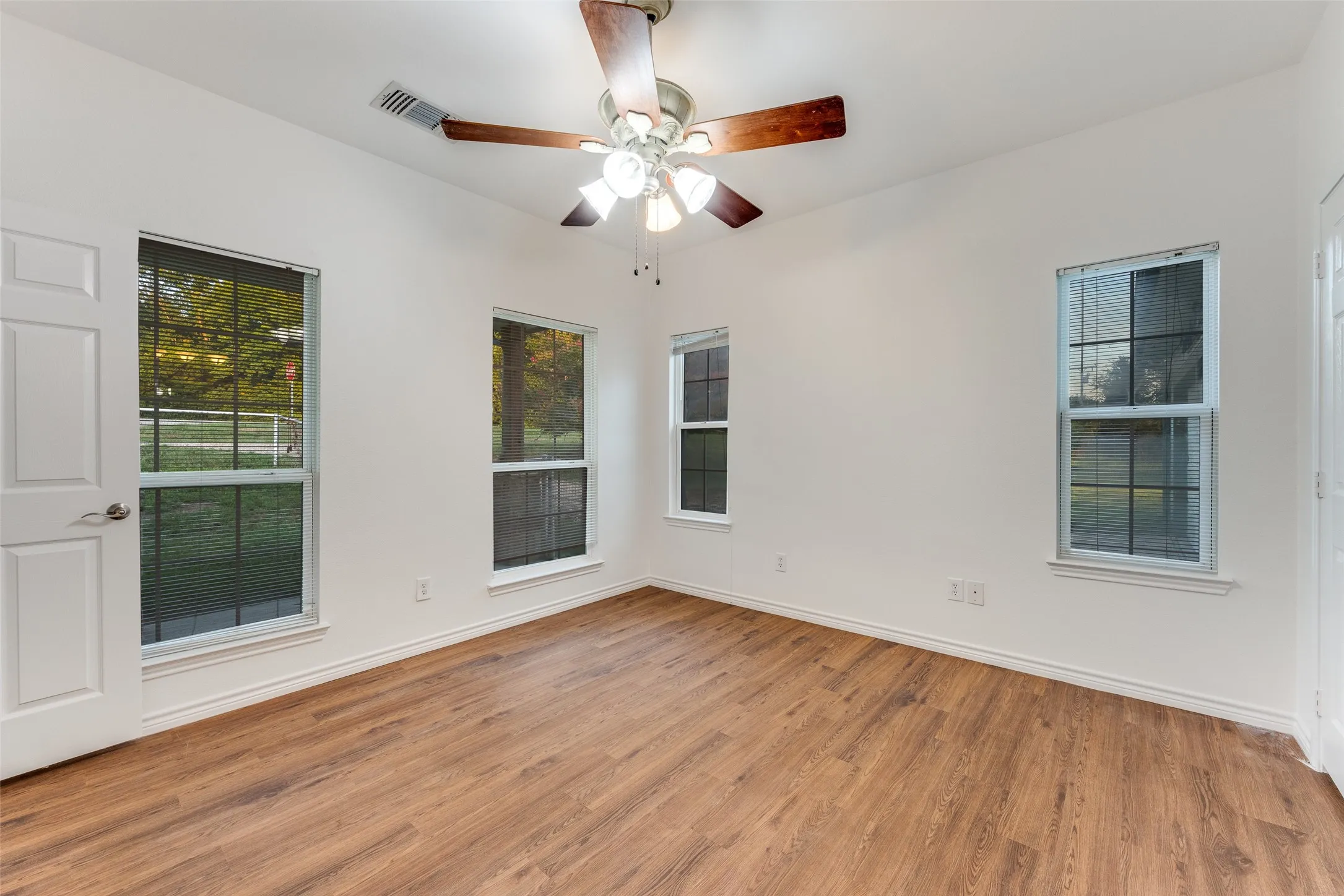 Single Family Residence For Sale in Fannin County , TBD Lot 1 County Road 4725, Leonard, Texas 75452, 2 Bedroom, 2 Bathroom, 2 Garage spaces, 1,500 Sqft, built in 2008, Preowned, Price $597,040, mls#21257143, Real Estate Agent in Leonard, Homes For Sale in Fannin county, Homes For Sale in Leonard, Realtor in Leonard Texas, Real Estate Brokerage Independent Realty Texas, Luminita Cordes Realtor