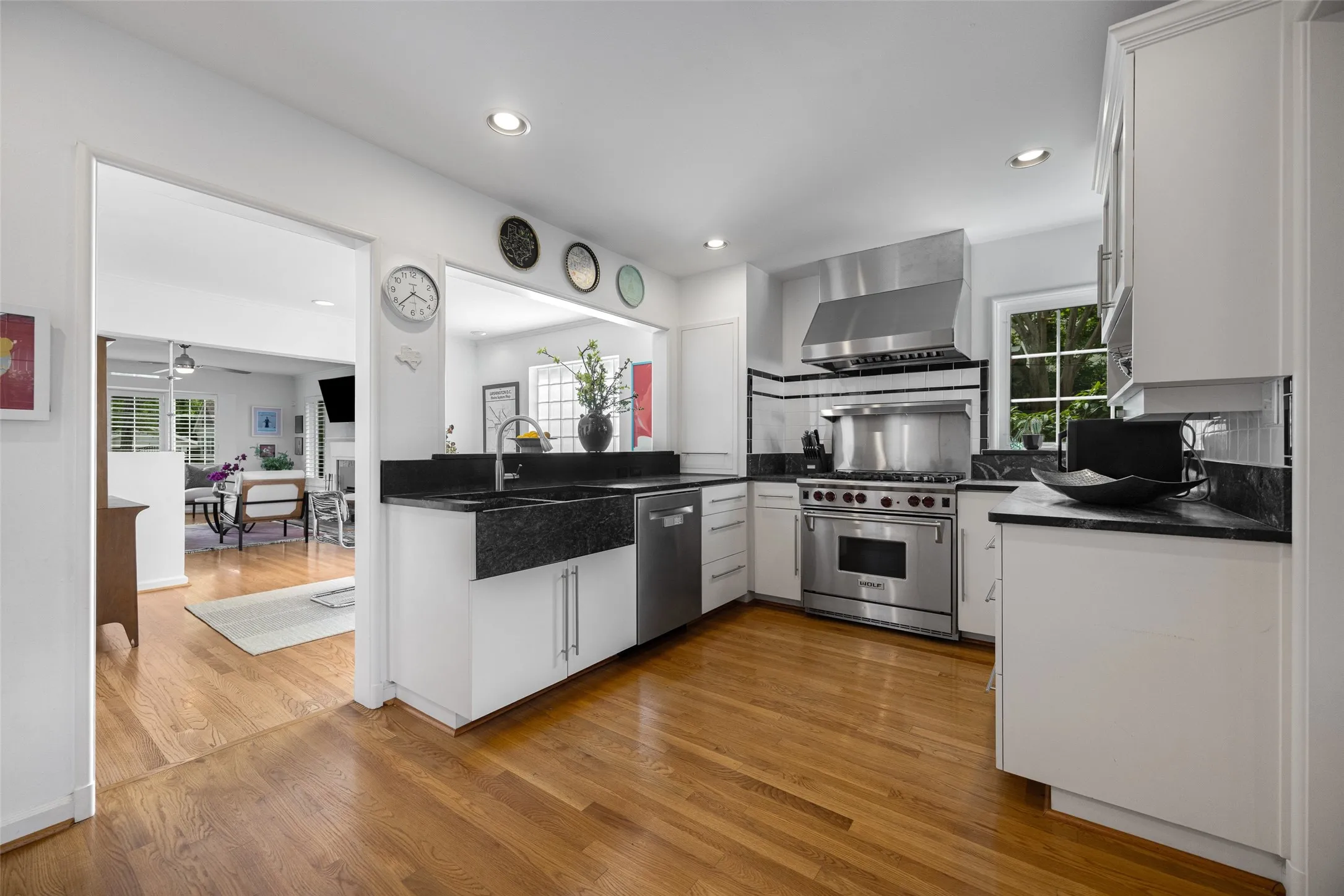 Single Family Residence For Sale in Dallas County , 6133 Kenwood Avenue, Dallas, Texas 75214, 2 Bedrooms, 3 Bathrooms, 1 Garage spaces, 1,871 Sqft, built in 1942, Preowned, Price $780,000, mls#21255975, Real Estate Agent in Dallas, Homes For Sale in Dallas county, Homes For Sale in Dallas, Realtor in Dallas Texas, Real Estate Brokerage Independent Realty Texas, Luminita Cordes Realtor
