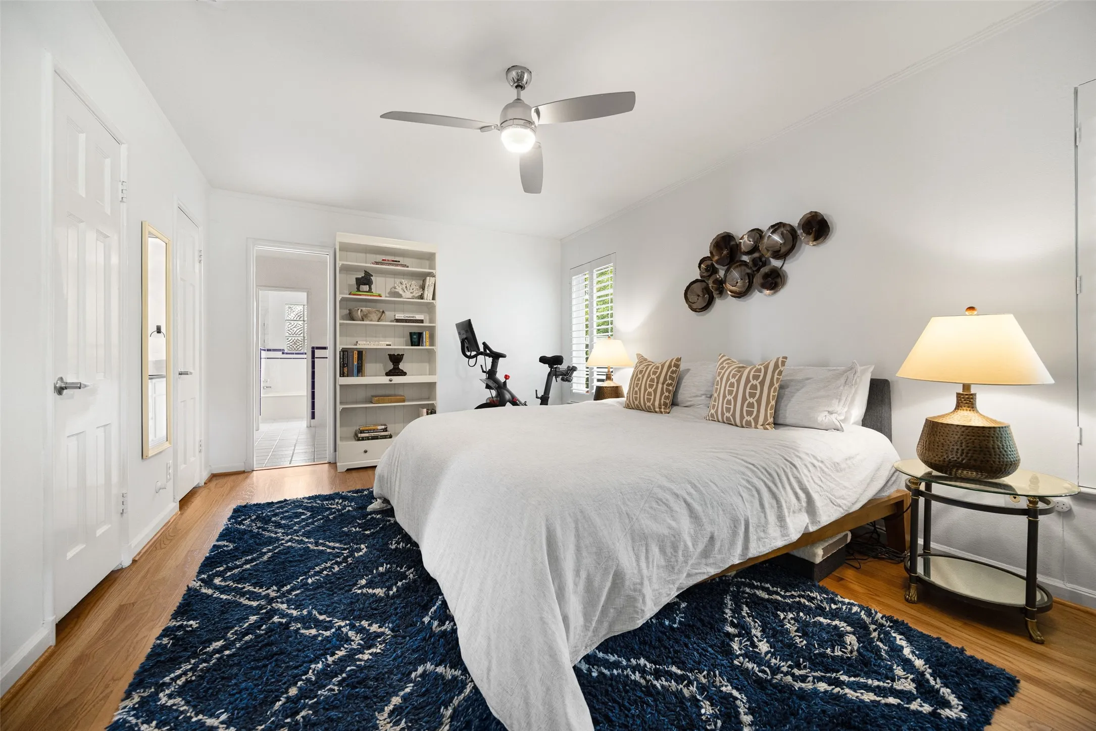 Single Family Residence For Sale in Dallas County , 6133 Kenwood Avenue, Dallas, Texas 75214, 2 Bedrooms, 3 Bathrooms, 1 Garage spaces, 1,871 Sqft, built in 1942, Preowned, Price $780,000, mls#21255975, Real Estate Agent in Dallas, Homes For Sale in Dallas county, Homes For Sale in Dallas, Realtor in Dallas Texas, Real Estate Brokerage Independent Realty Texas, Luminita Cordes Realtor