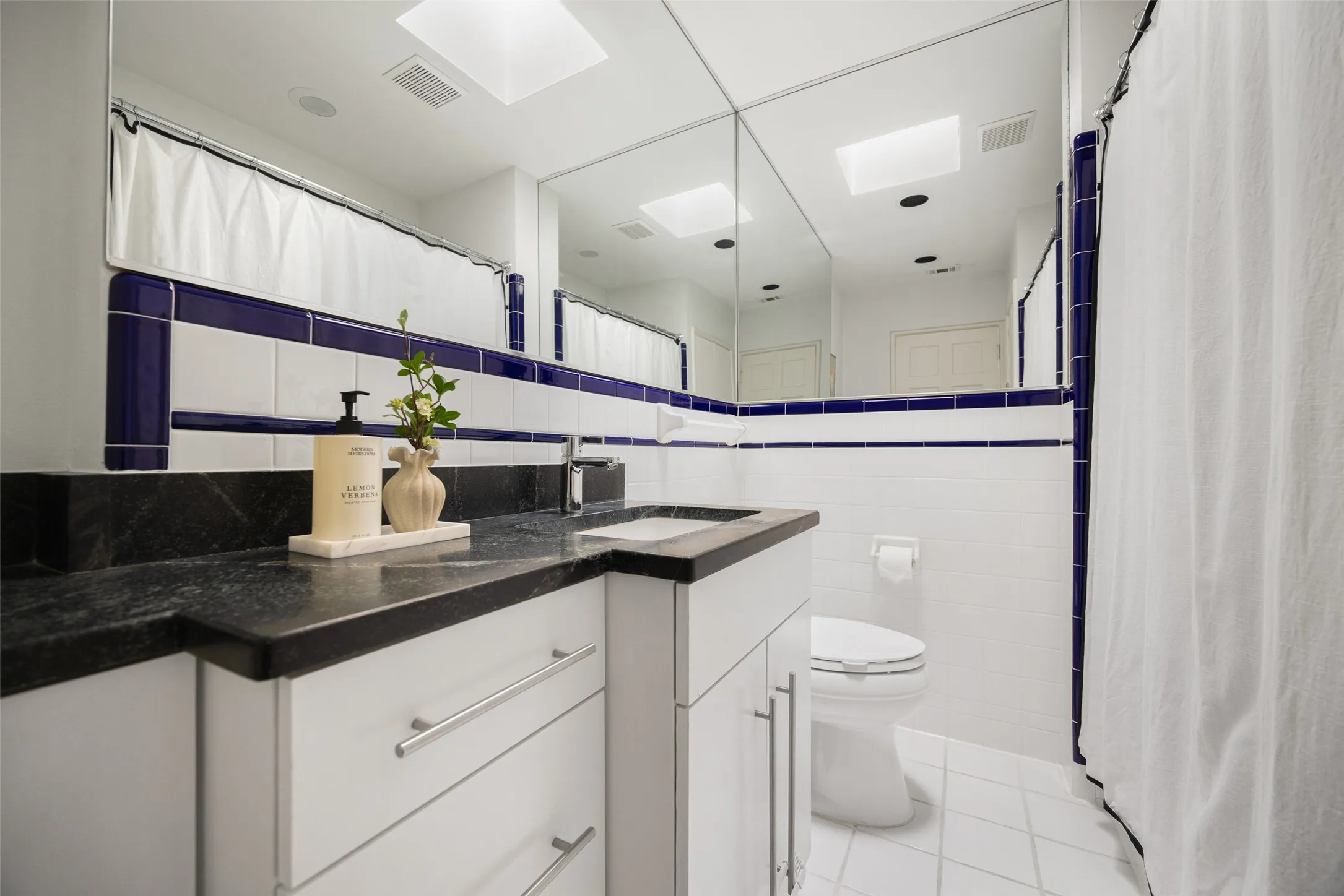 Single Family Residence For Sale in Dallas County , 6133 Kenwood Avenue, Dallas, Texas 75214, 2 Bedrooms, 3 Bathrooms, 1 Garage spaces, 1,871 Sqft, built in 1942, Preowned, Price $780,000, mls#21255975, Real Estate Agent in Dallas, Homes For Sale in Dallas county, Homes For Sale in Dallas, Realtor in Dallas Texas, Real Estate Brokerage Independent Realty Texas, Luminita Cordes Realtor