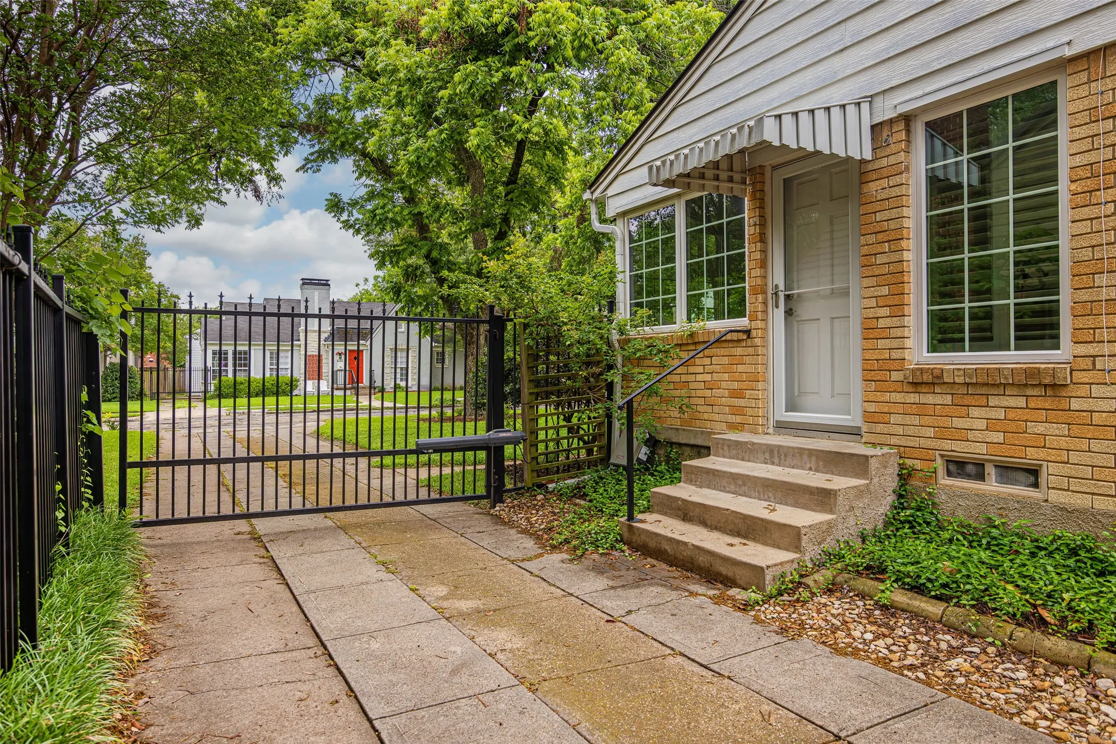 Electric Gate & Entry to Office