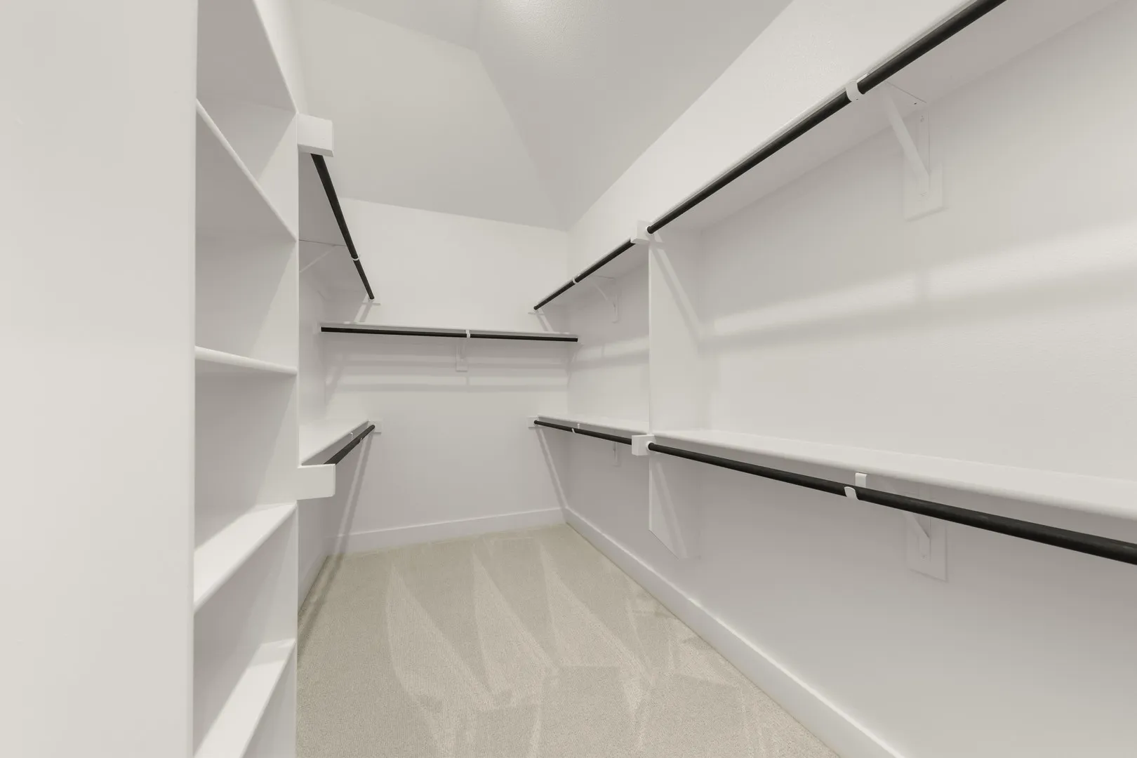 24. 517 Bristle - Closet
